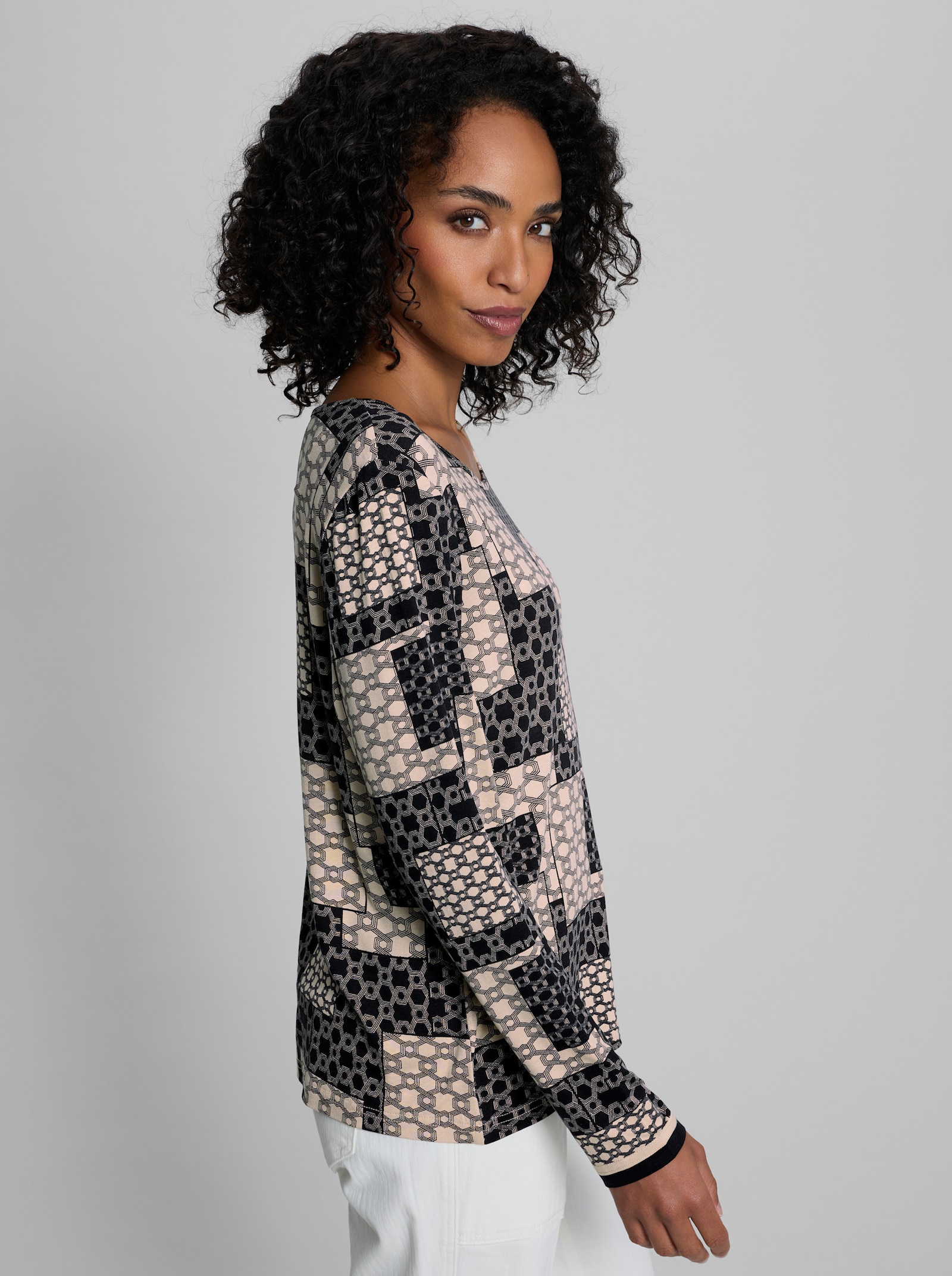 heine Langarmshirt mit Grafik-Print - sand-schwarz-bedruckt