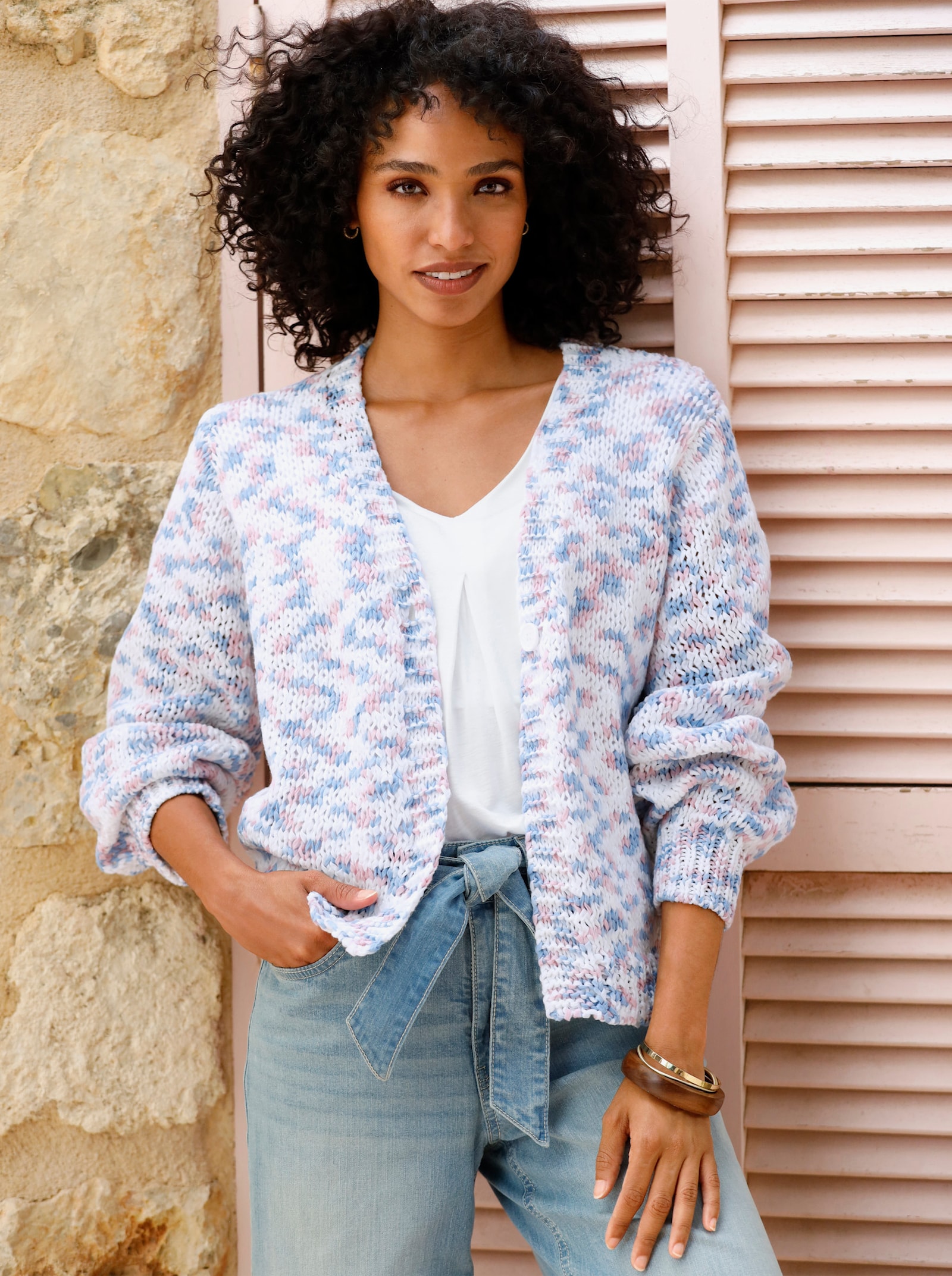 heine Strickjacke aus Bändchengarn - ecru-himmelblau-gemustert