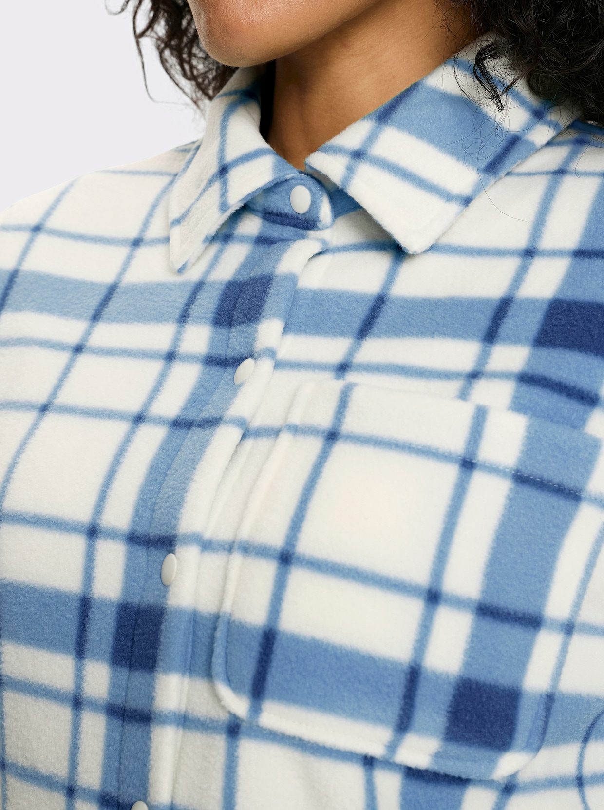 Fleecejacke mit längerem Saum im Rückteil - eisblau-champagner-kariert