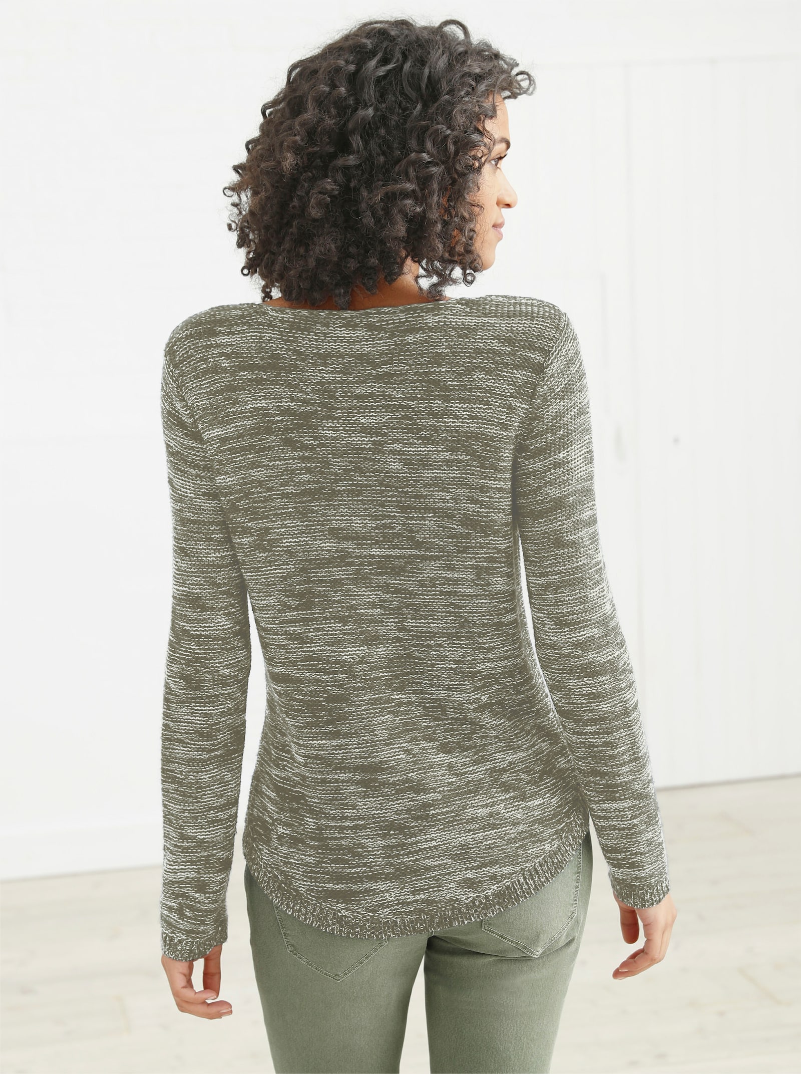 Rundhalspullover aus Melange-Strick - schilf-meliert