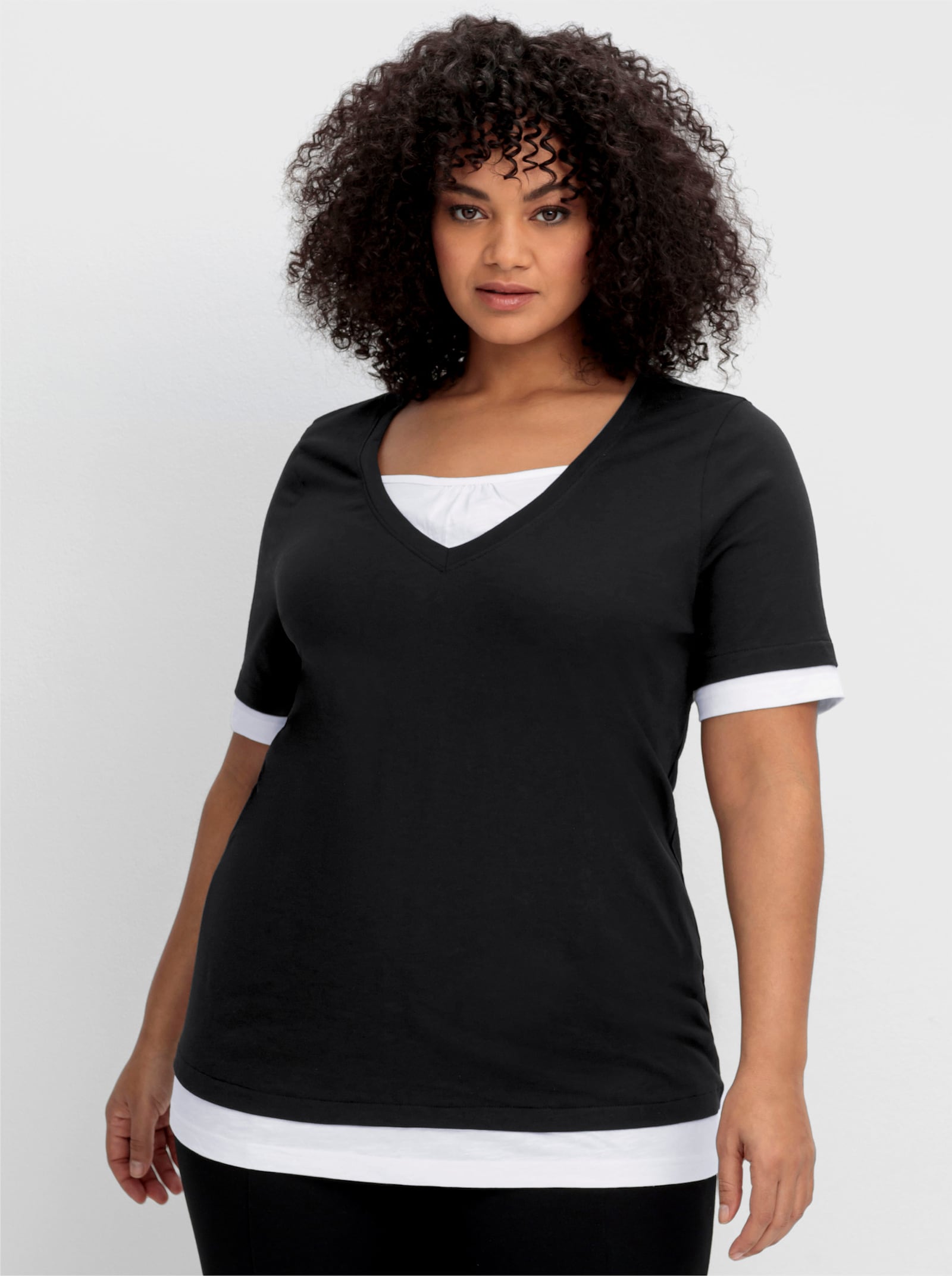 sheego 2-in-1-shirt met V-hals - zwart/wit