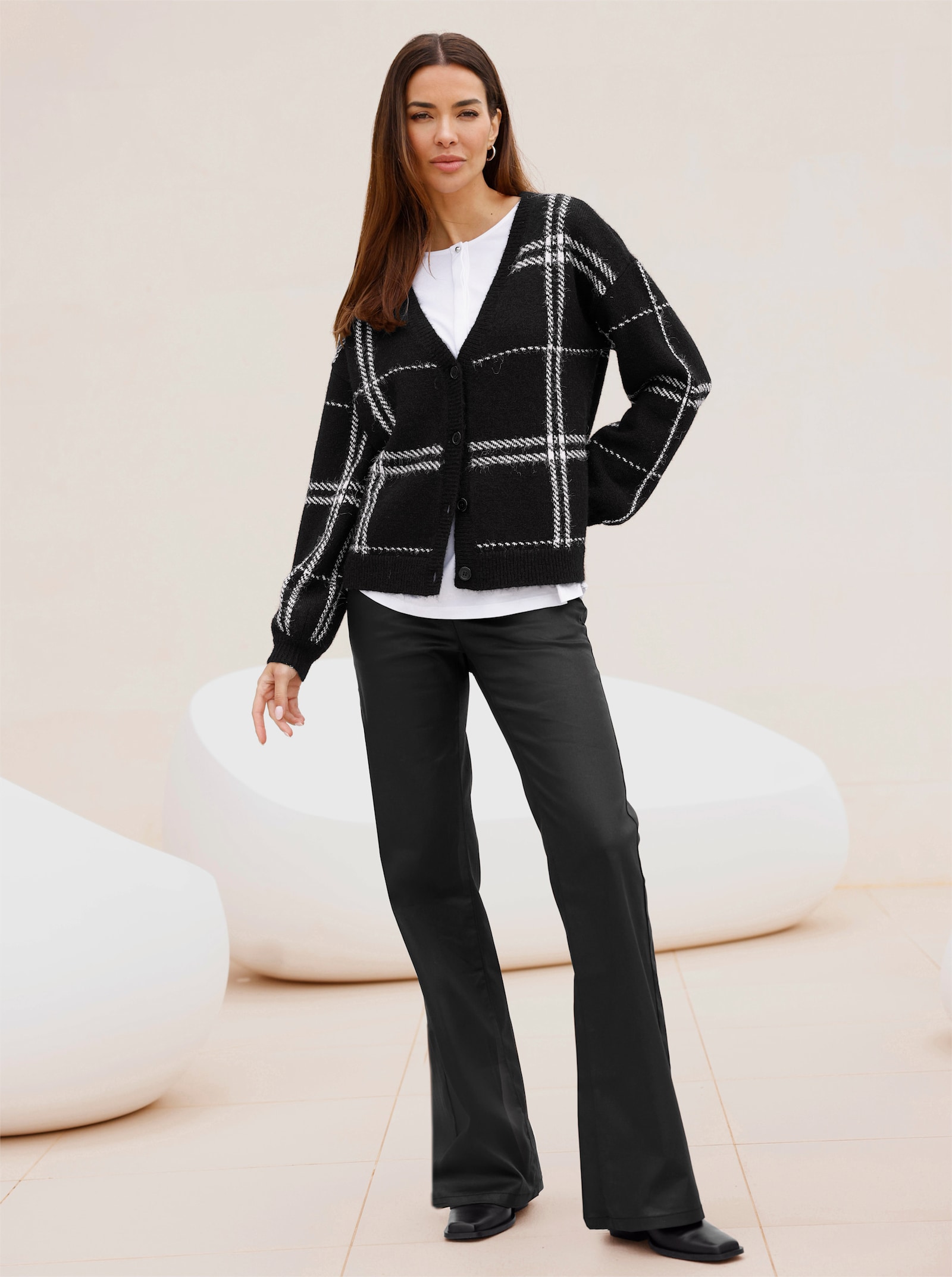 heine Jacquardstrickjacke mit Karomuster - schwarz-ecru-kariert