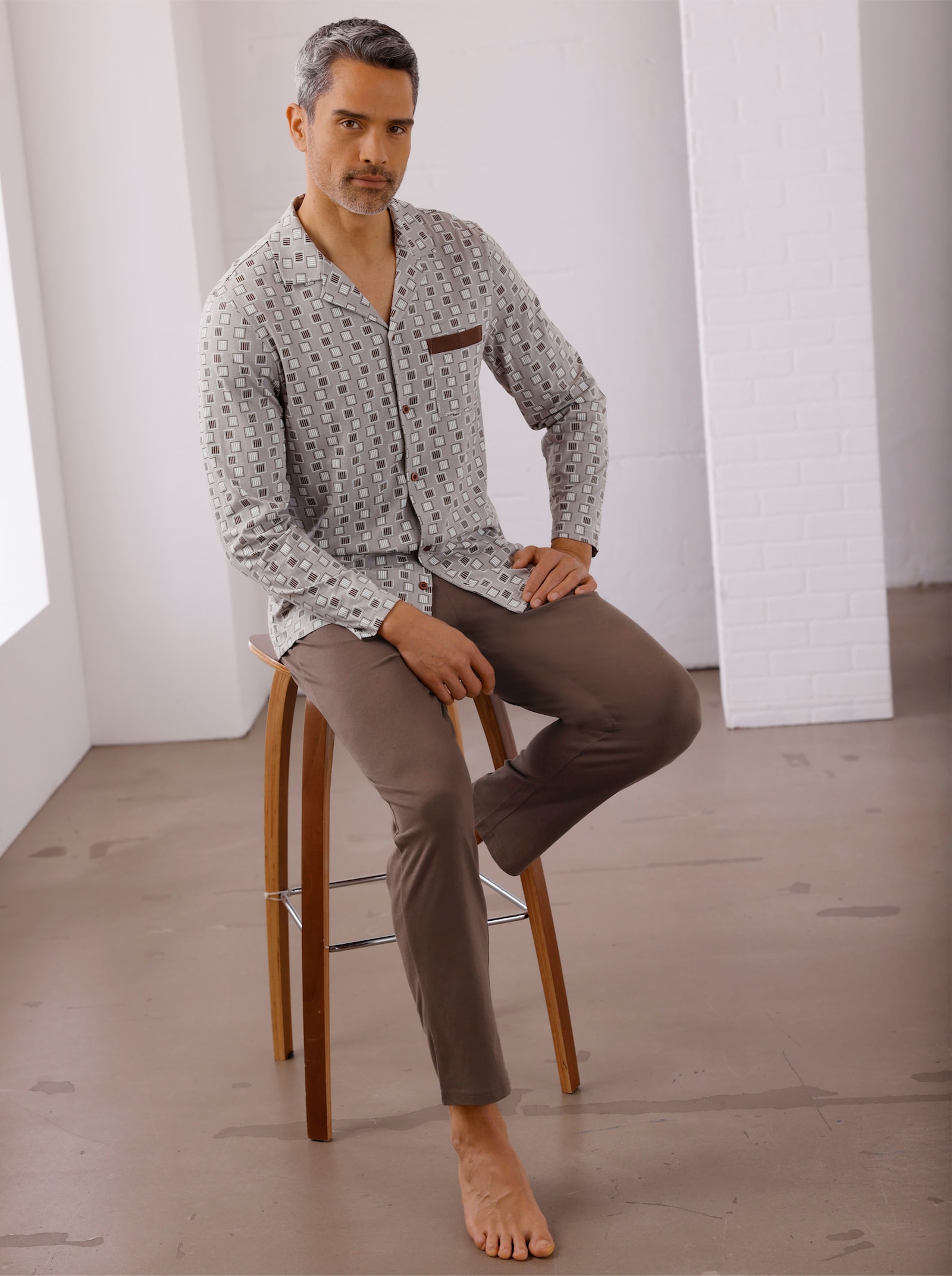 Pyžamo - sivo-čokolád. vzor