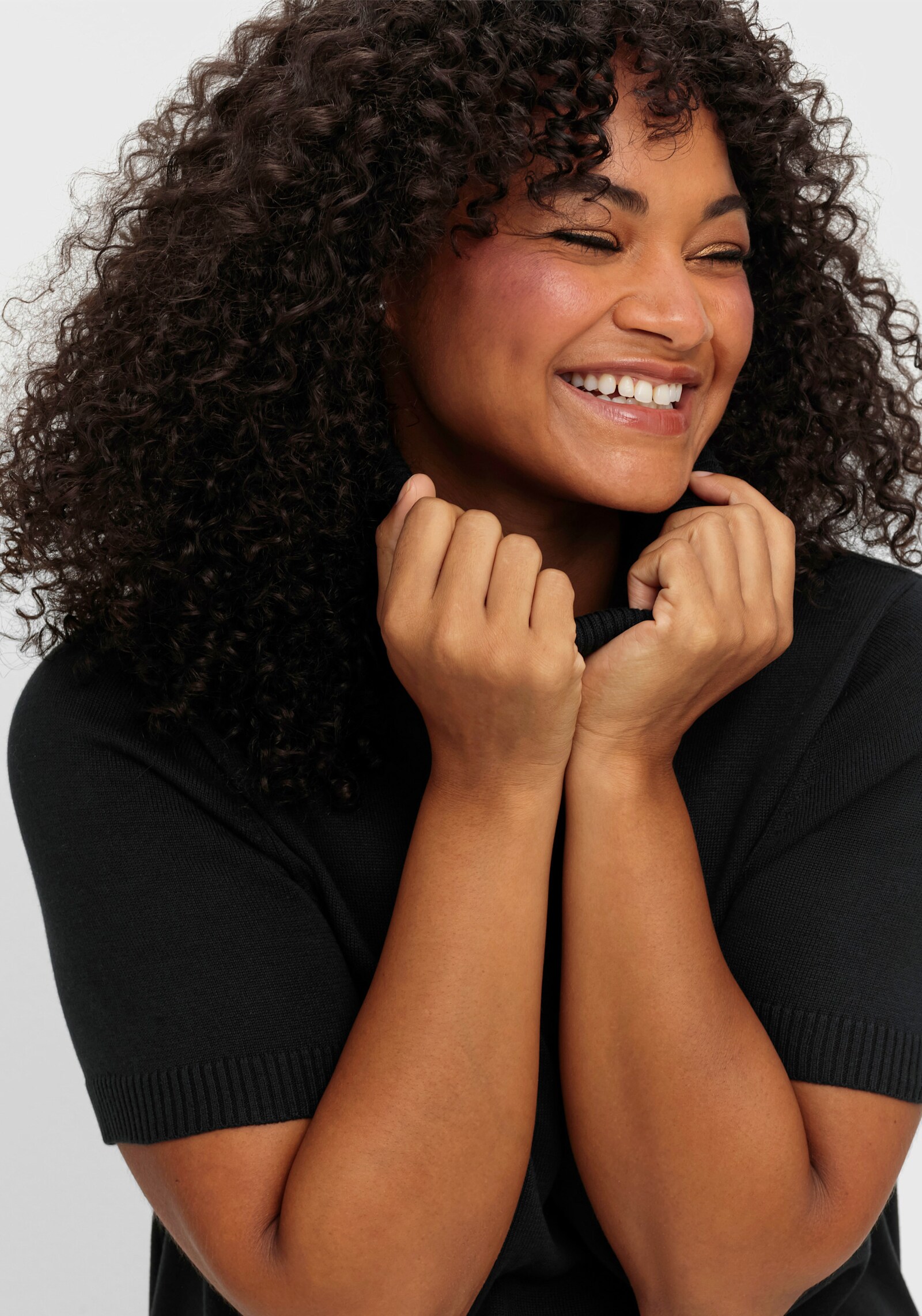 Rundhalsshirt mit gestreiften Einsätzen - schwarz-ecru-geringelt