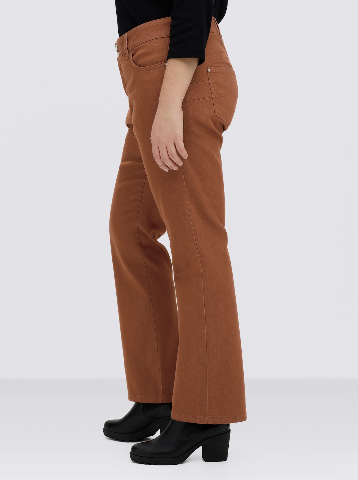 Bootcut-Jeans mit Push-up-Effekt - cognac