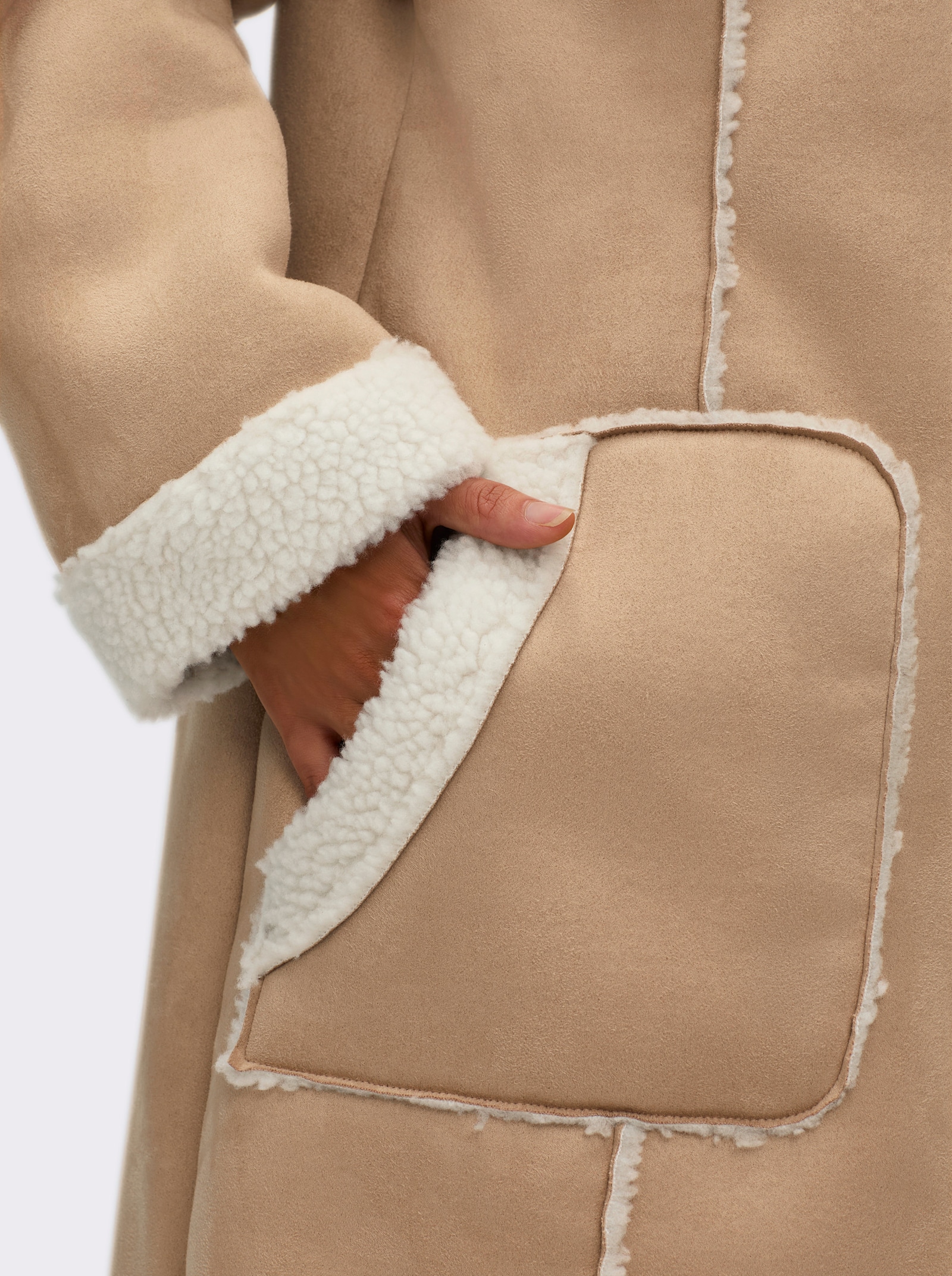 sheego Mantel in Lammfell-Optik, mit Kapuze - camel