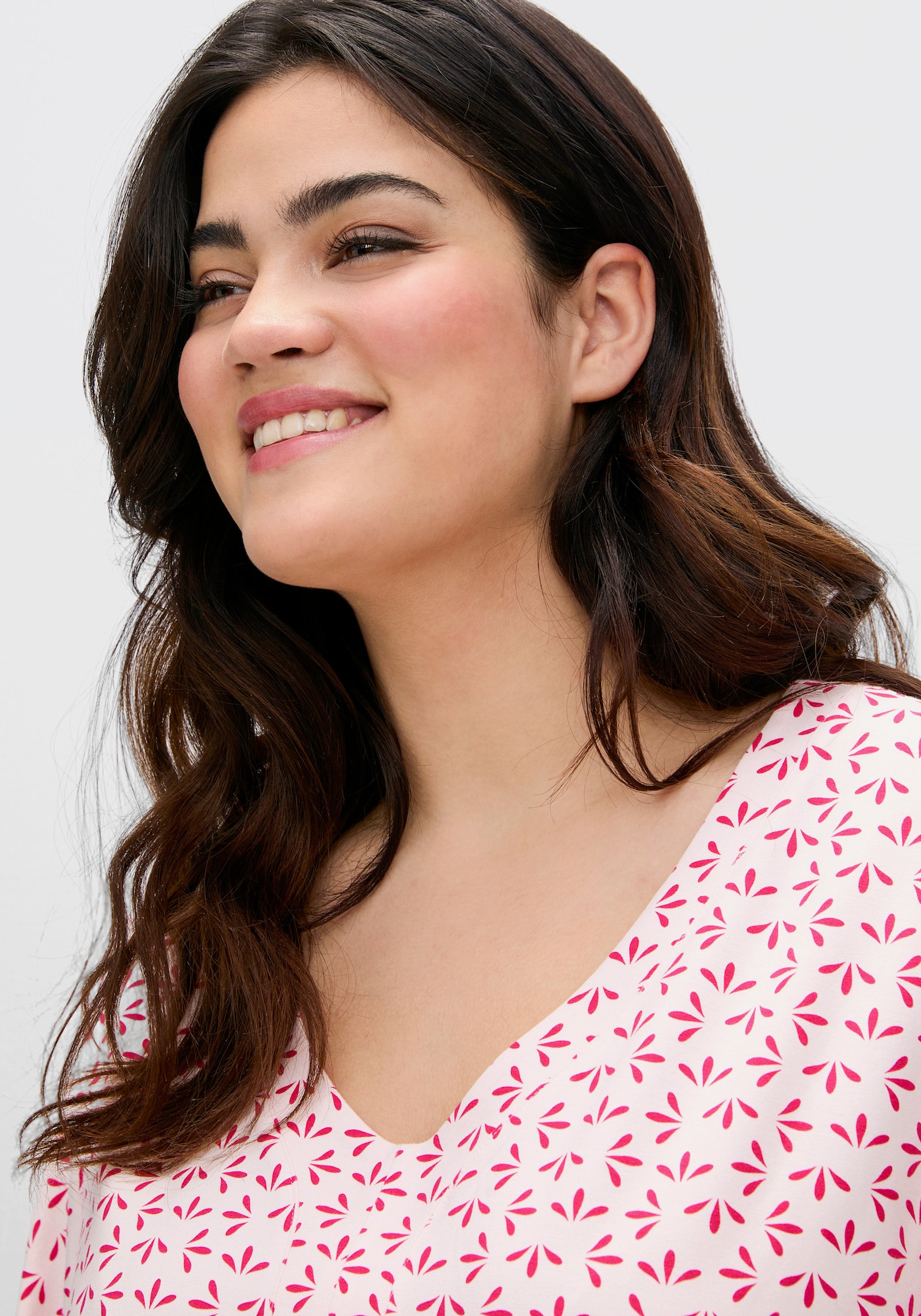 sheego Fledermausshirt mit Minimalprint - blumiges pink-gemustert