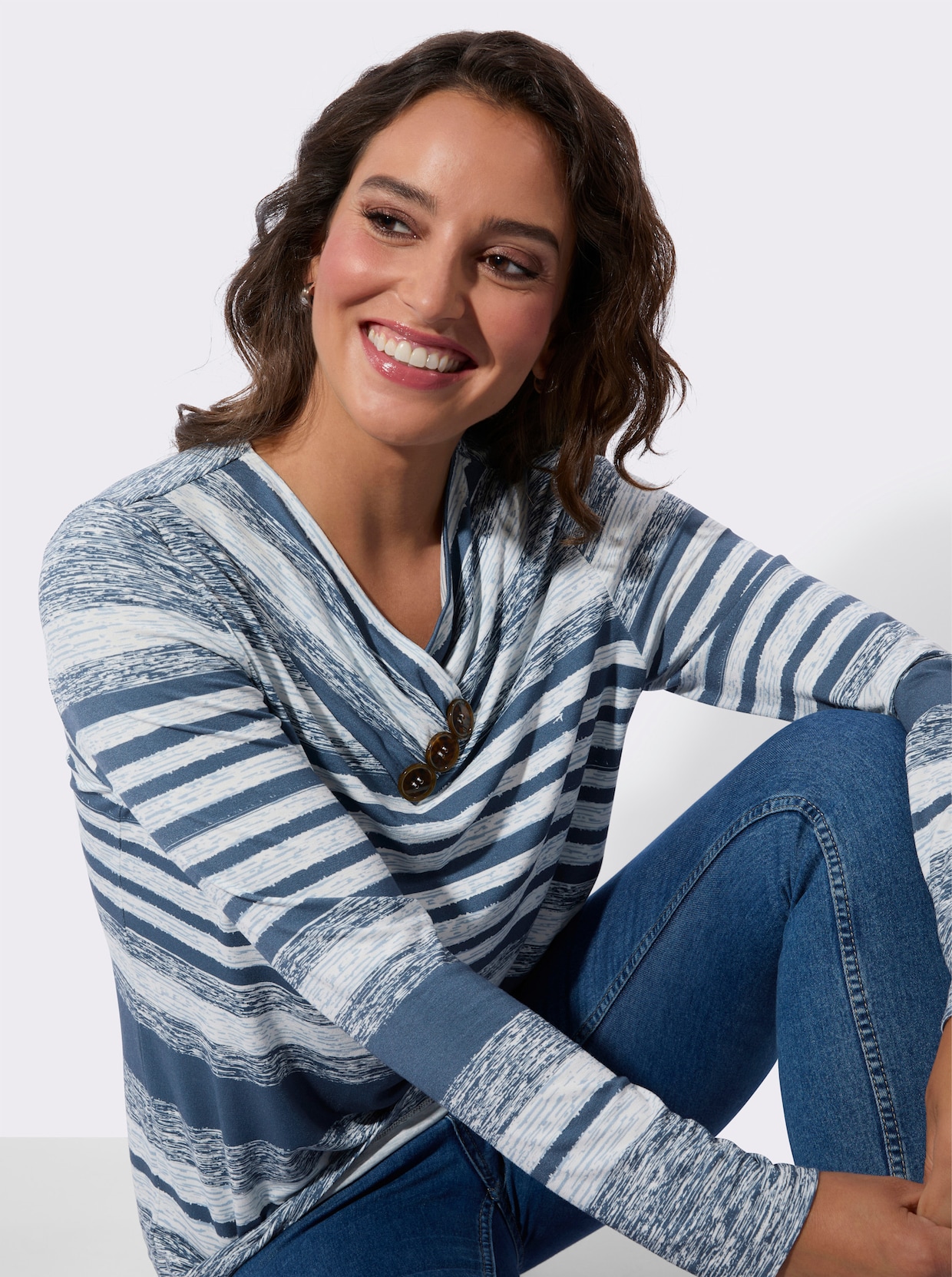 V-Shirt - jeansblau-ecru-bedruckt