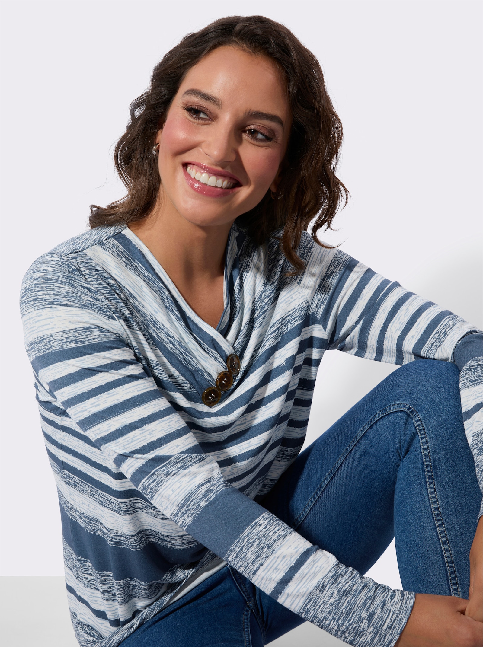 V-shirt met op dessin geplaatste print - jeansblauw/ecru bedrukt