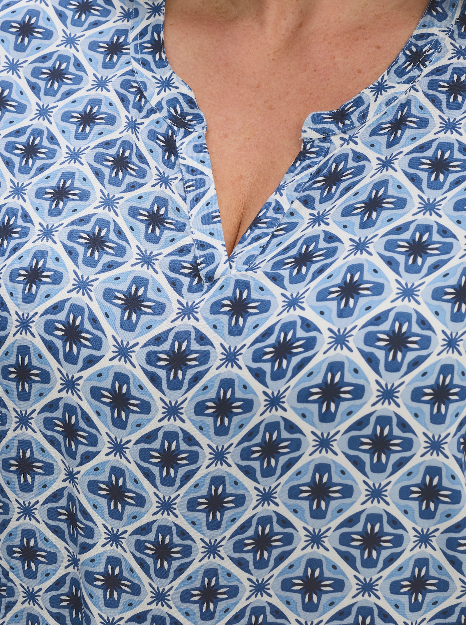 Druckbluse in Schlupfform - jeansblau-ecru-bedruckt