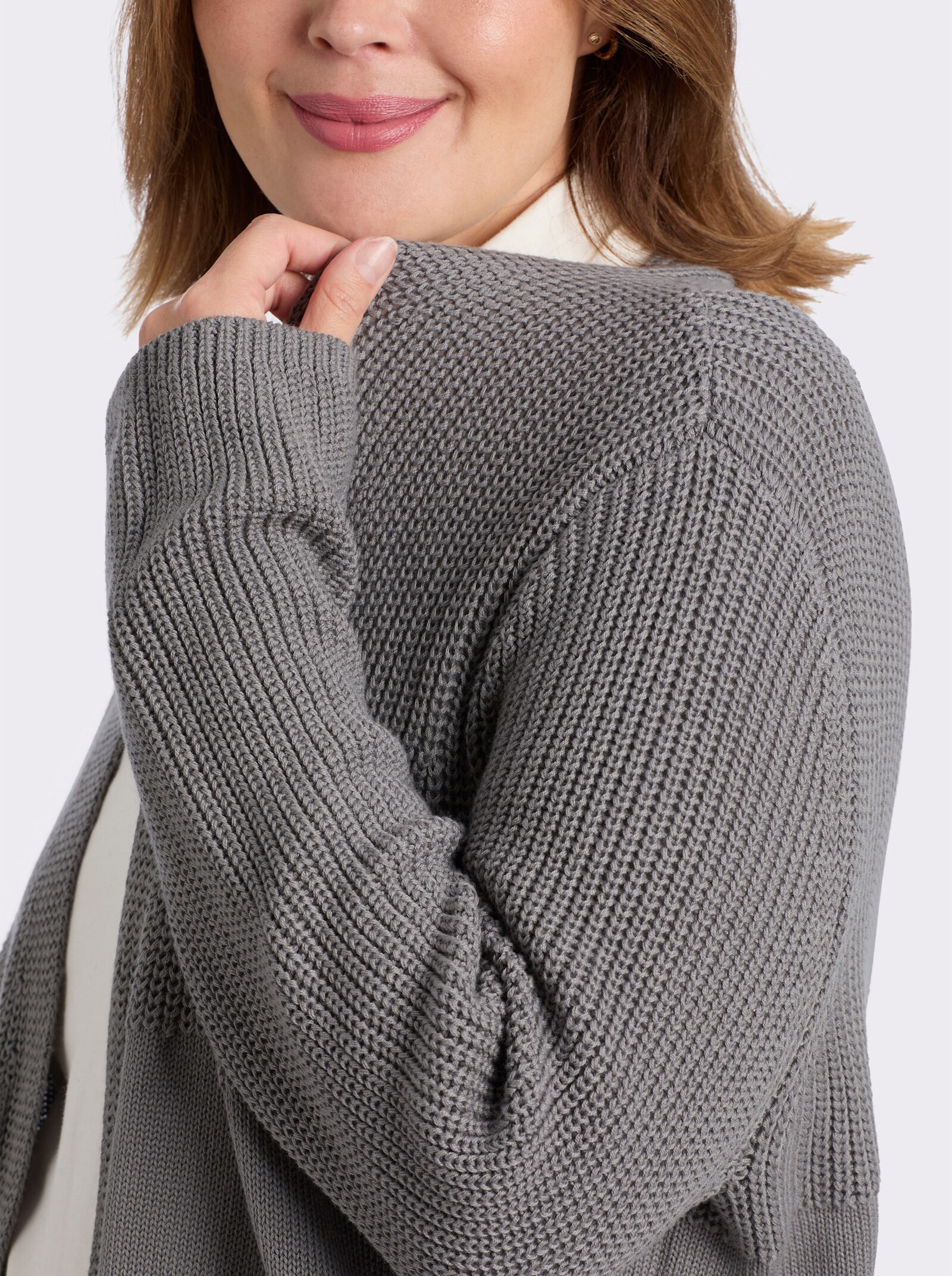 Strickjacke in langer, offener Form - grau