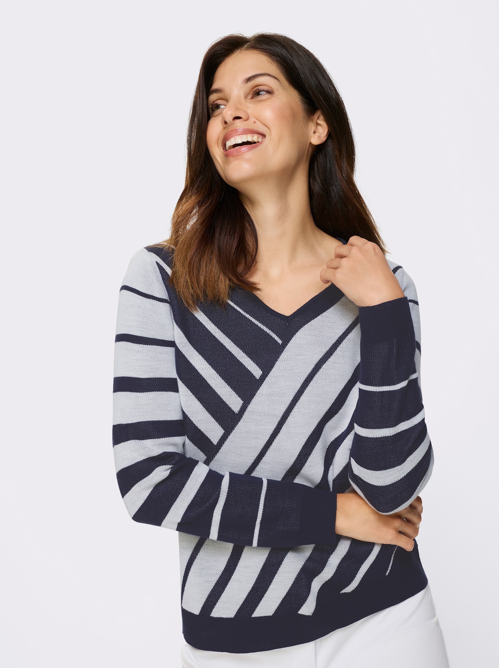 Svetr s výstřihem do V a proužkovaným vzorem - námořnická modrá-bílá-vzor