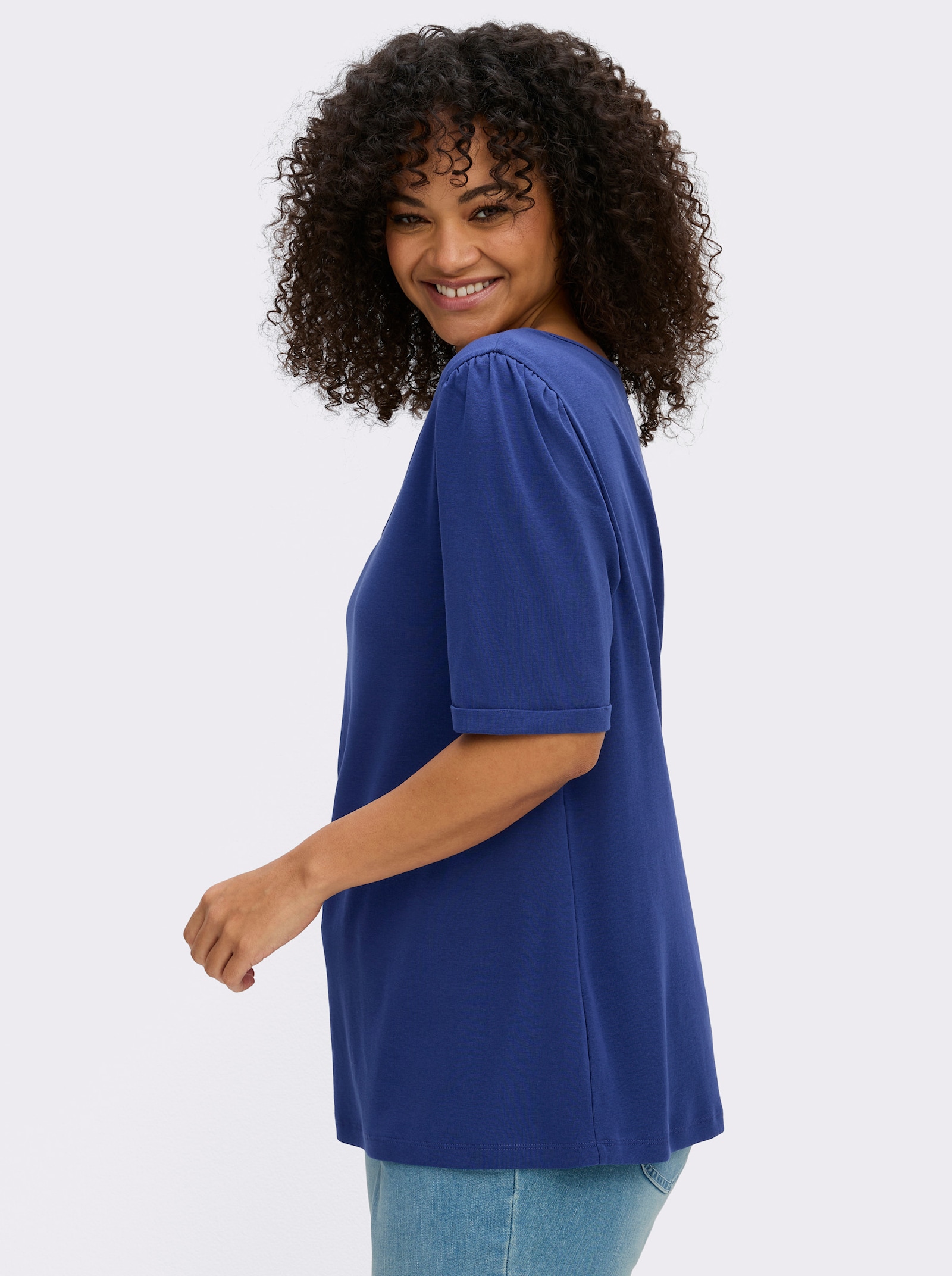 sheego V-Shirt in leicht taillierter Form - royalblau