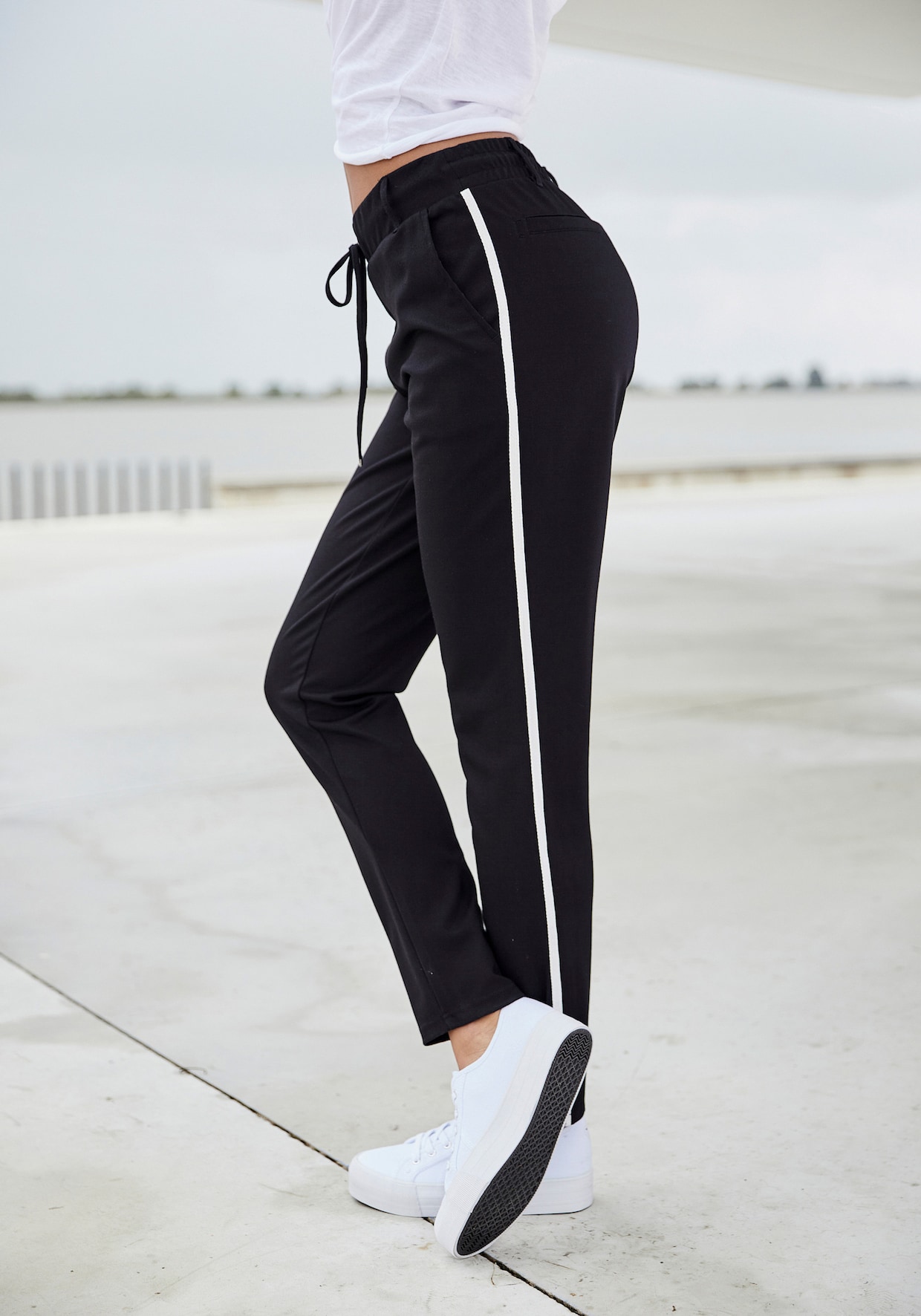 LASCANA pantalon de jogging - noir