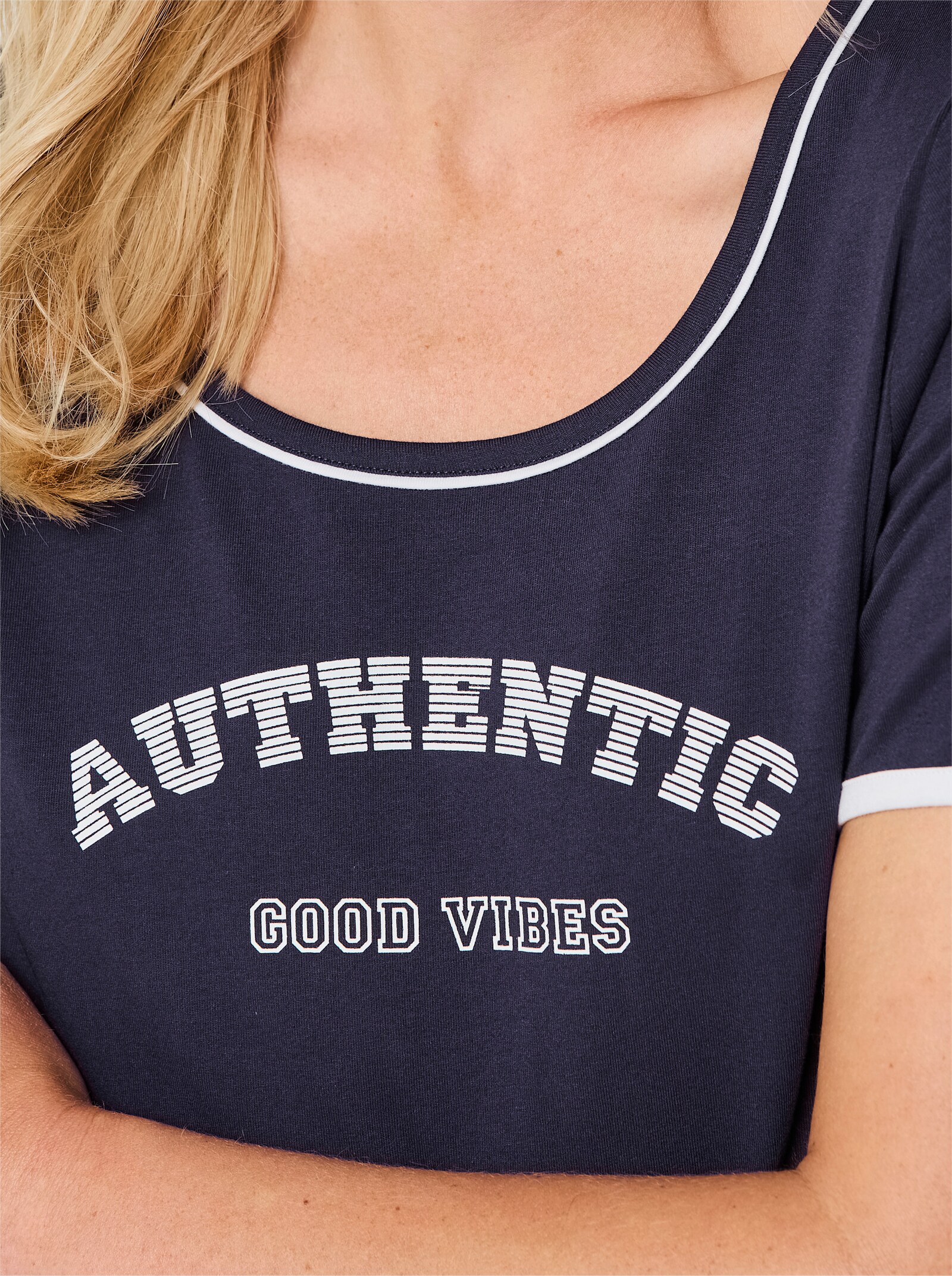 feel good Kurzarmshirt mit Schriftzug - marine-weiß
