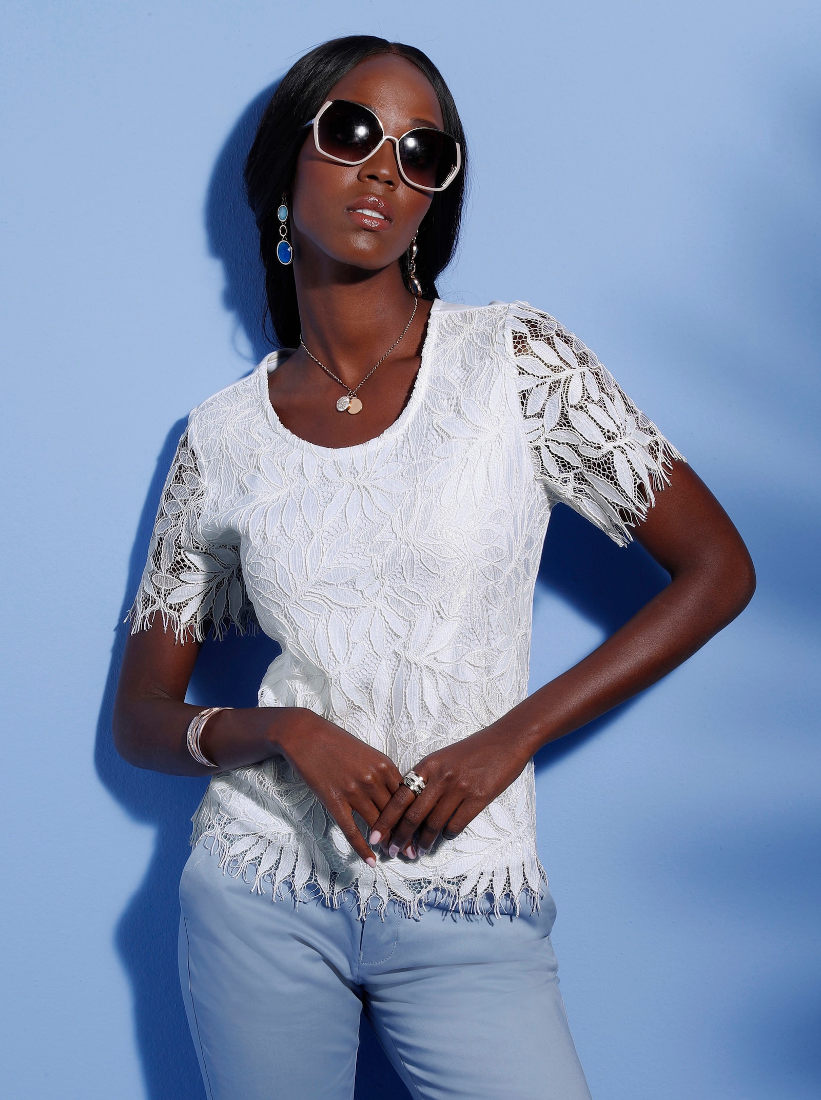 T-shirt en dentelle avec manches transparentes - écru