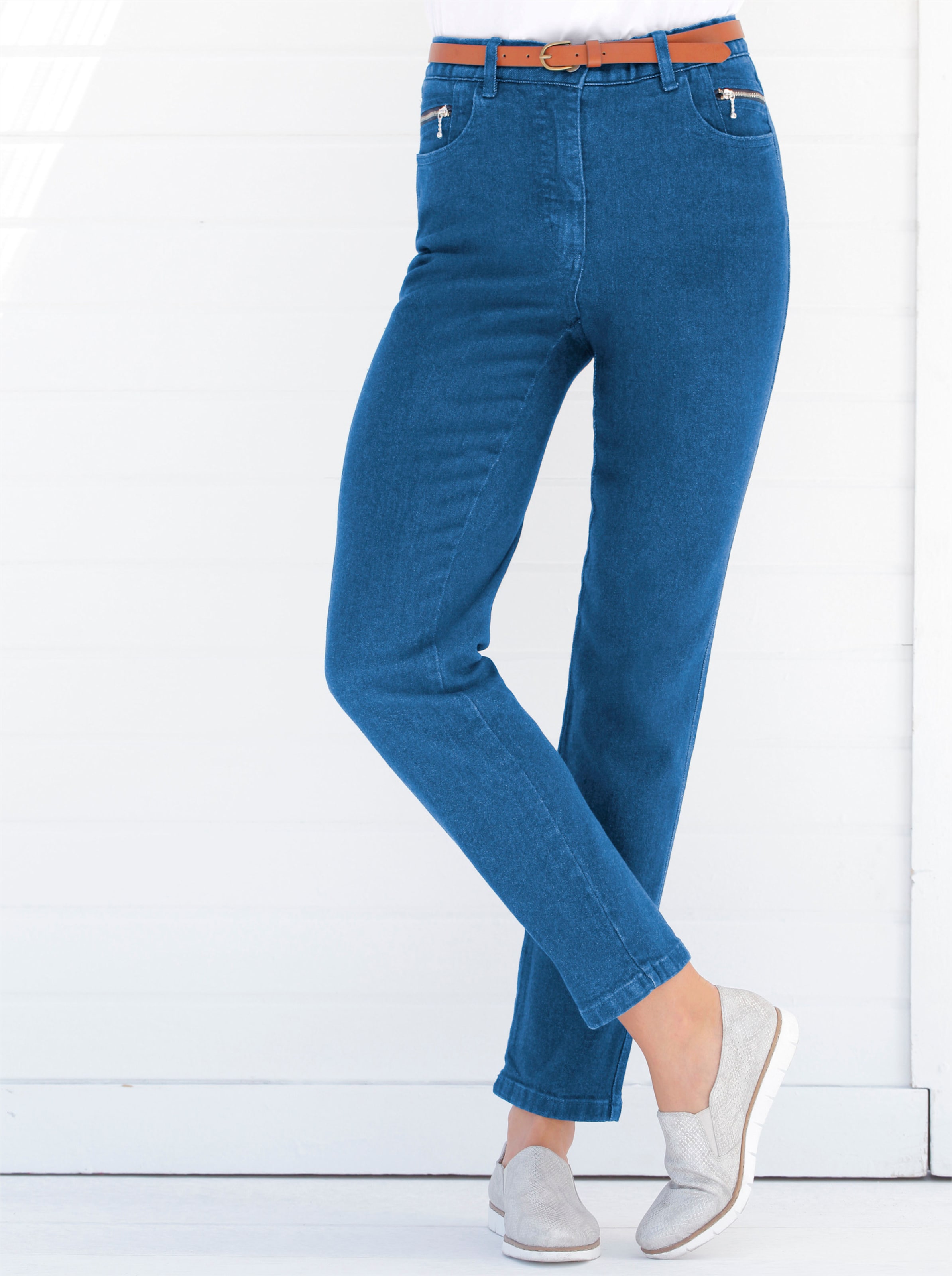 Unsichtbarer günstig Kaufen-5-Pocket-Jeans in blue-stone-washed von heine. 5-Pocket-Jeans in blue-stone-washed von heine <![CDATA[Jeans mit 2 Gesäßtaschen. Knopf- und Reißverschluss vorne, Gürtelschlaufen. Innenliegender, unsichtbarer Rundum-Dehnbund. Fußweite ca. 42 cm. Ohne G