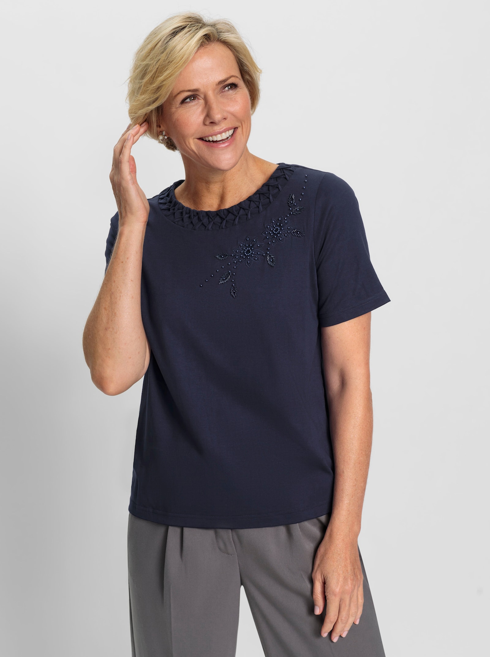 Rundhalsshirt mit Blüten-Stickerei - marine