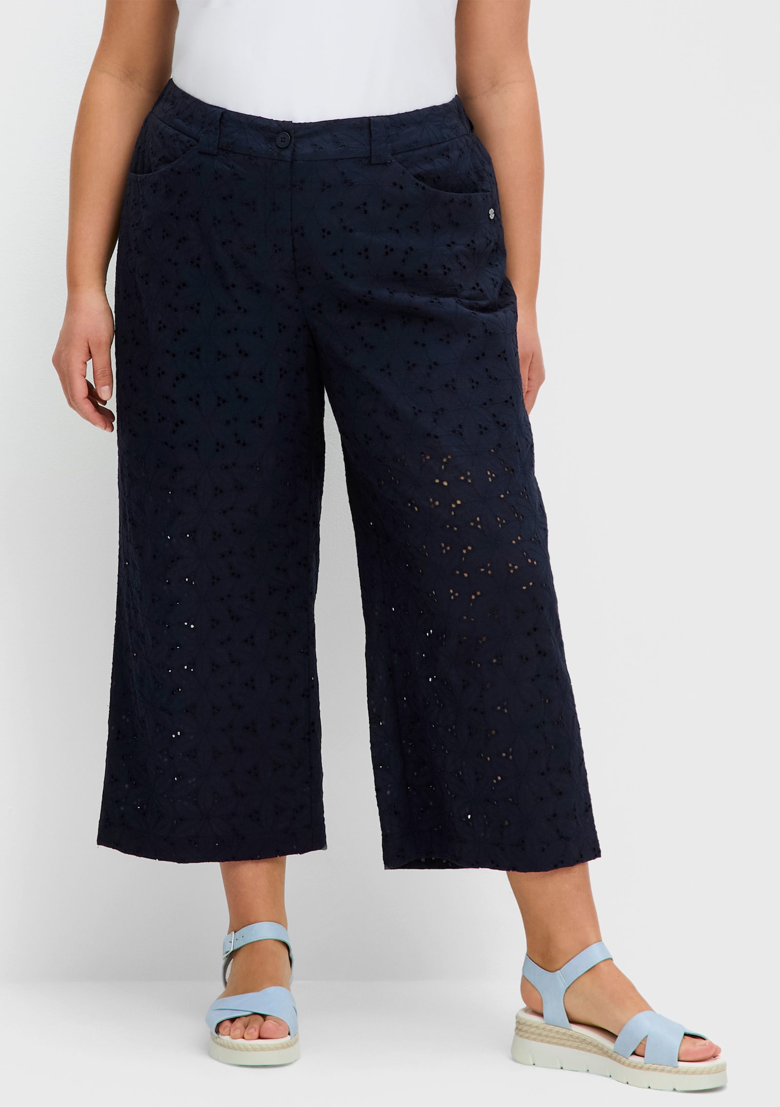 sheego Culotte mit Lochstickerei - tiefblau