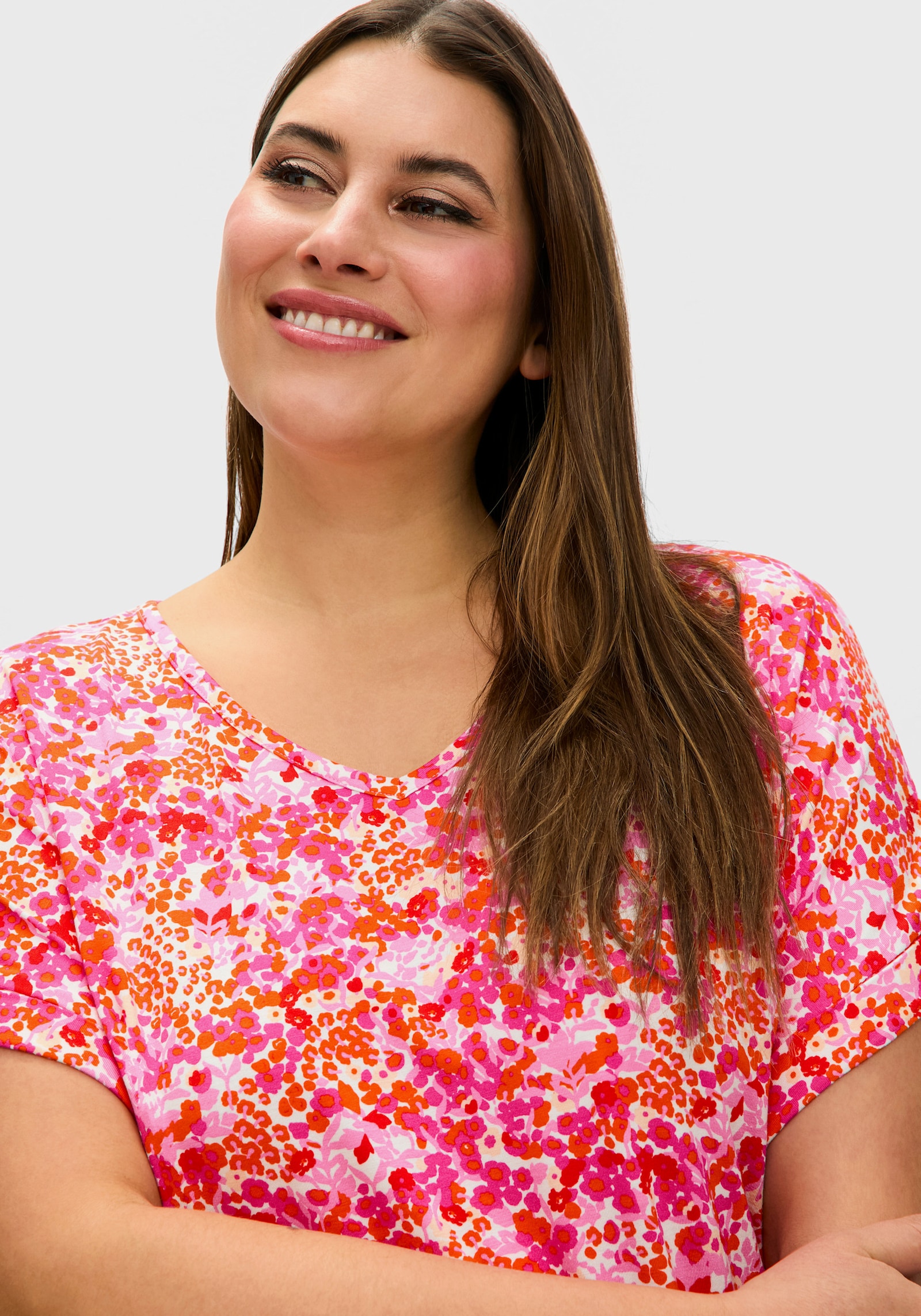 sheego T-Shirt mit Blumendruck und Saum-Gummizug - fuchsia-gemustert