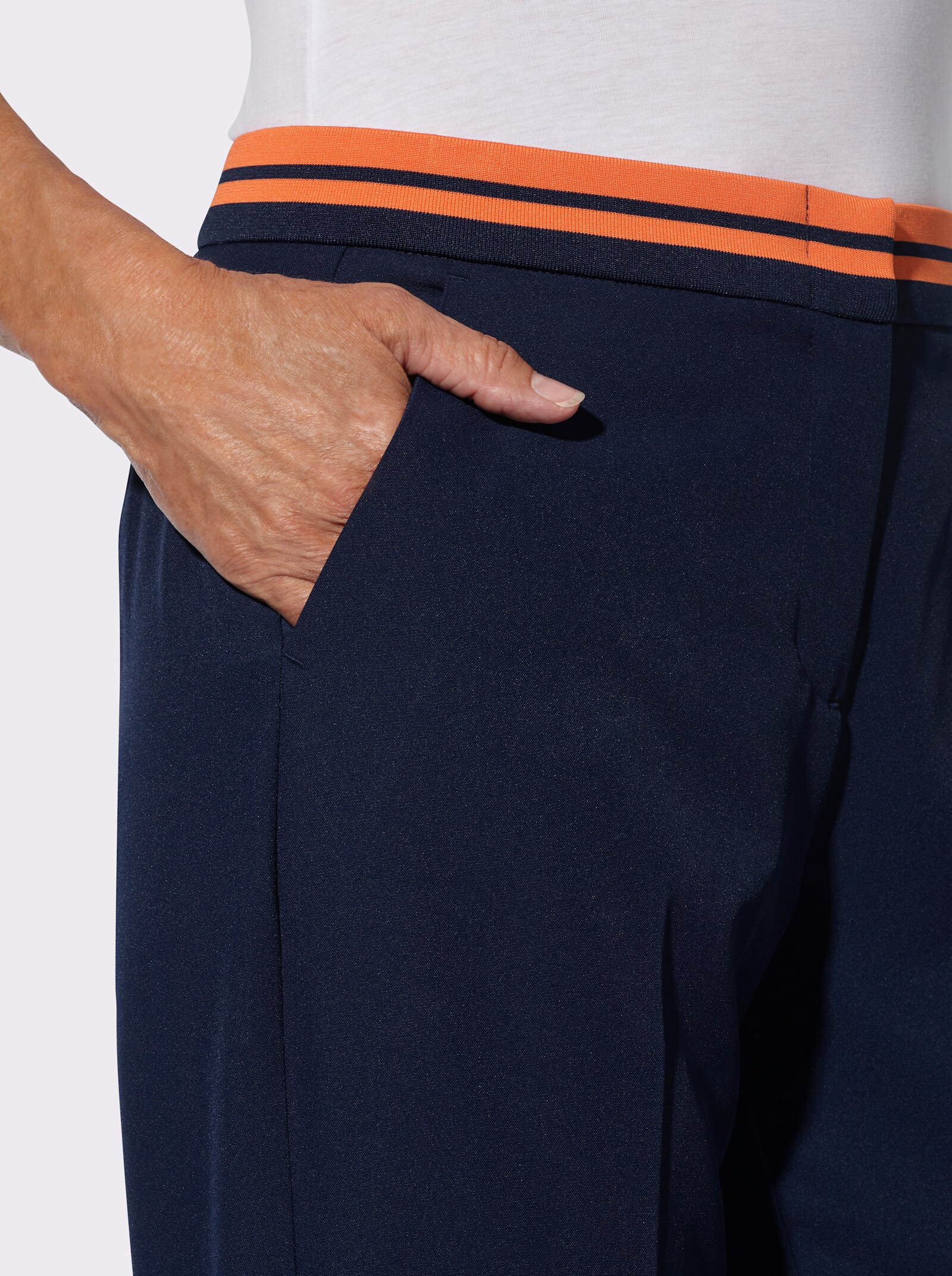 Hose mit Kontrast-Details - marine