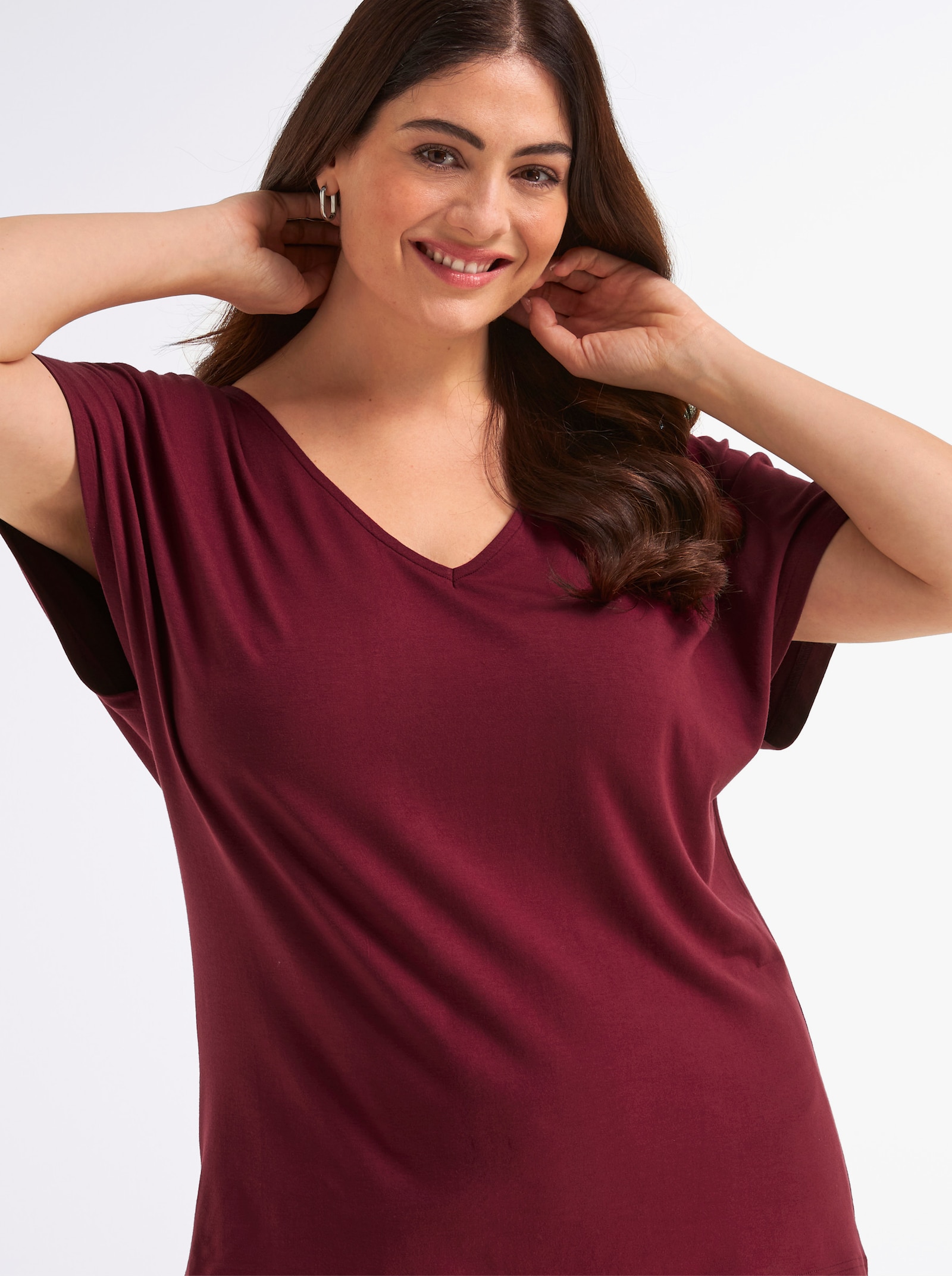 sheego V-Shirt mit Raffungen an der Schulternaht - bordeaux