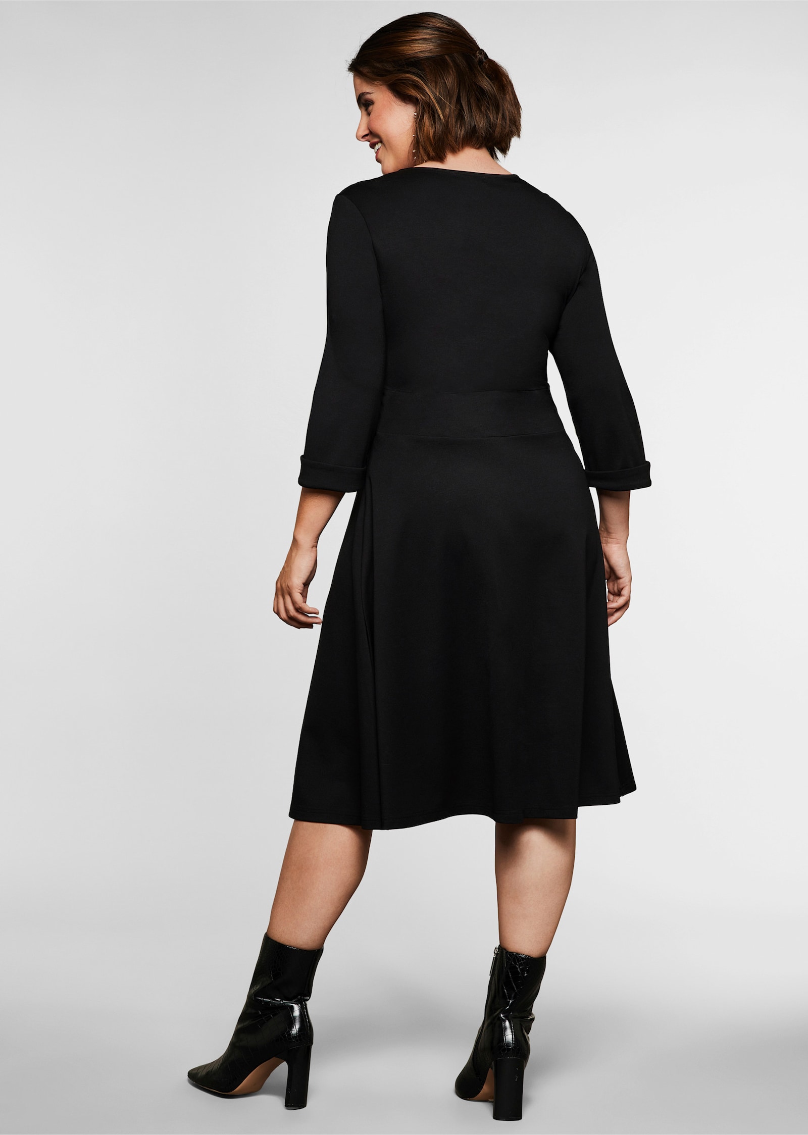 sheego by Joe Browns Robe de cocktail avec ceinture - noir