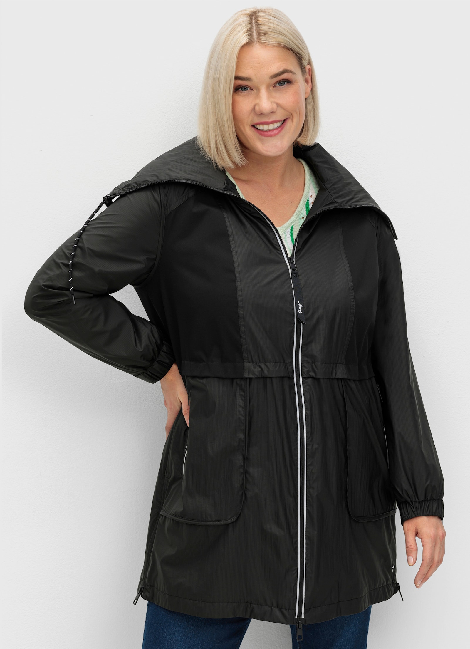sheego Outdoorjacke mit Kontrastpassen - schwarz