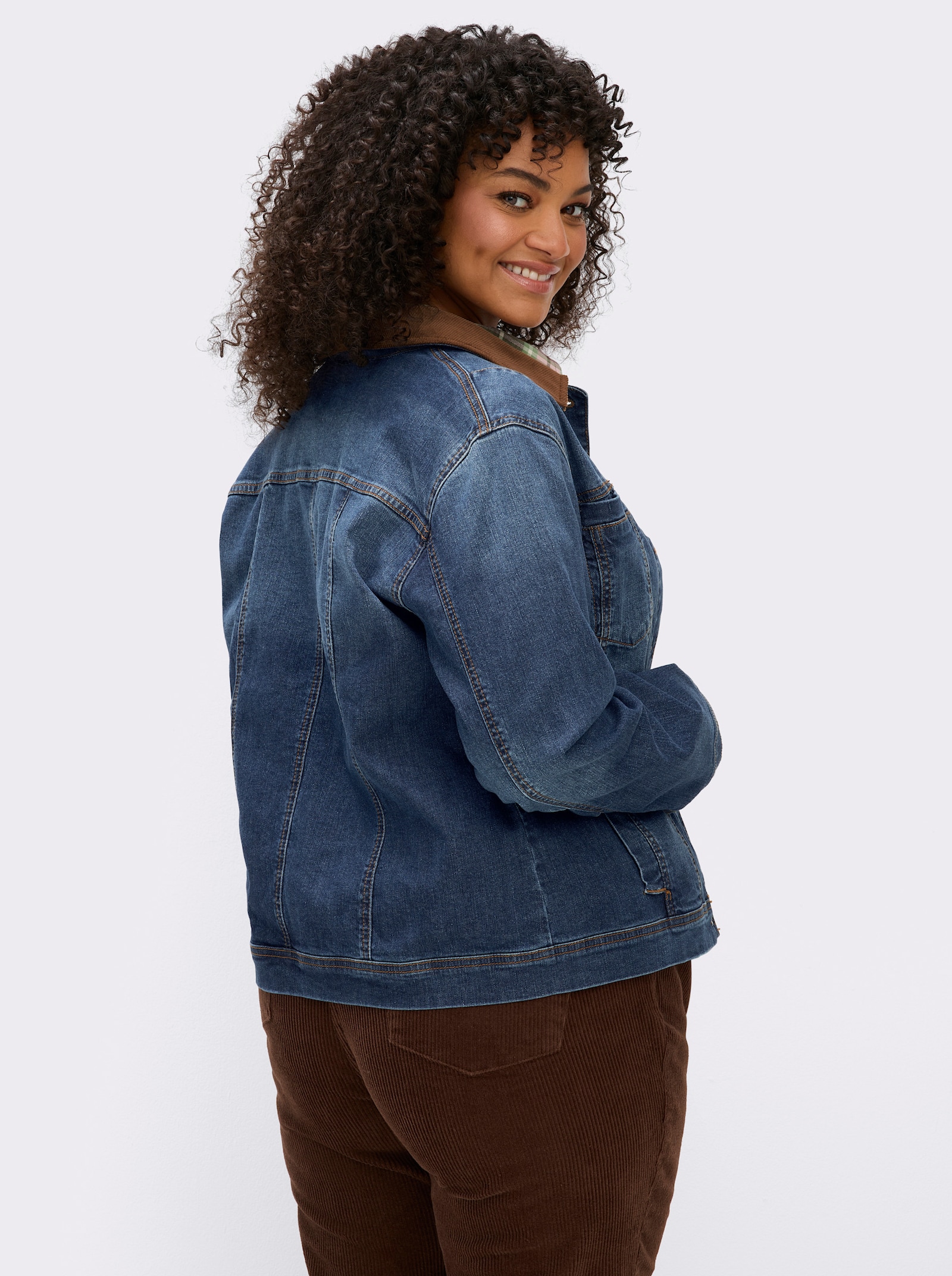 sheego Jeansjacke in leichter Waschung - blue-stone-washed