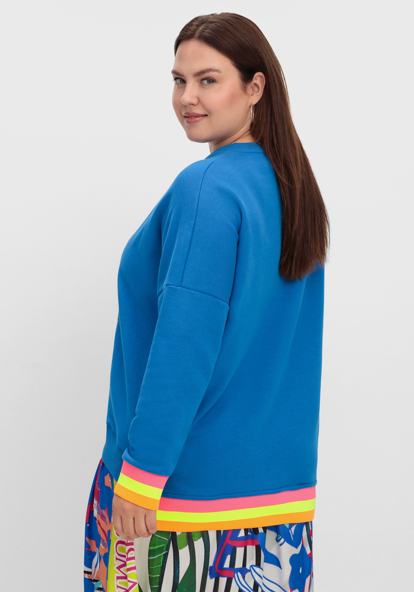 sheego loves miss goodlife Sweatshirt mit Frontdruck und Ringelbündchen - blau bedruckt