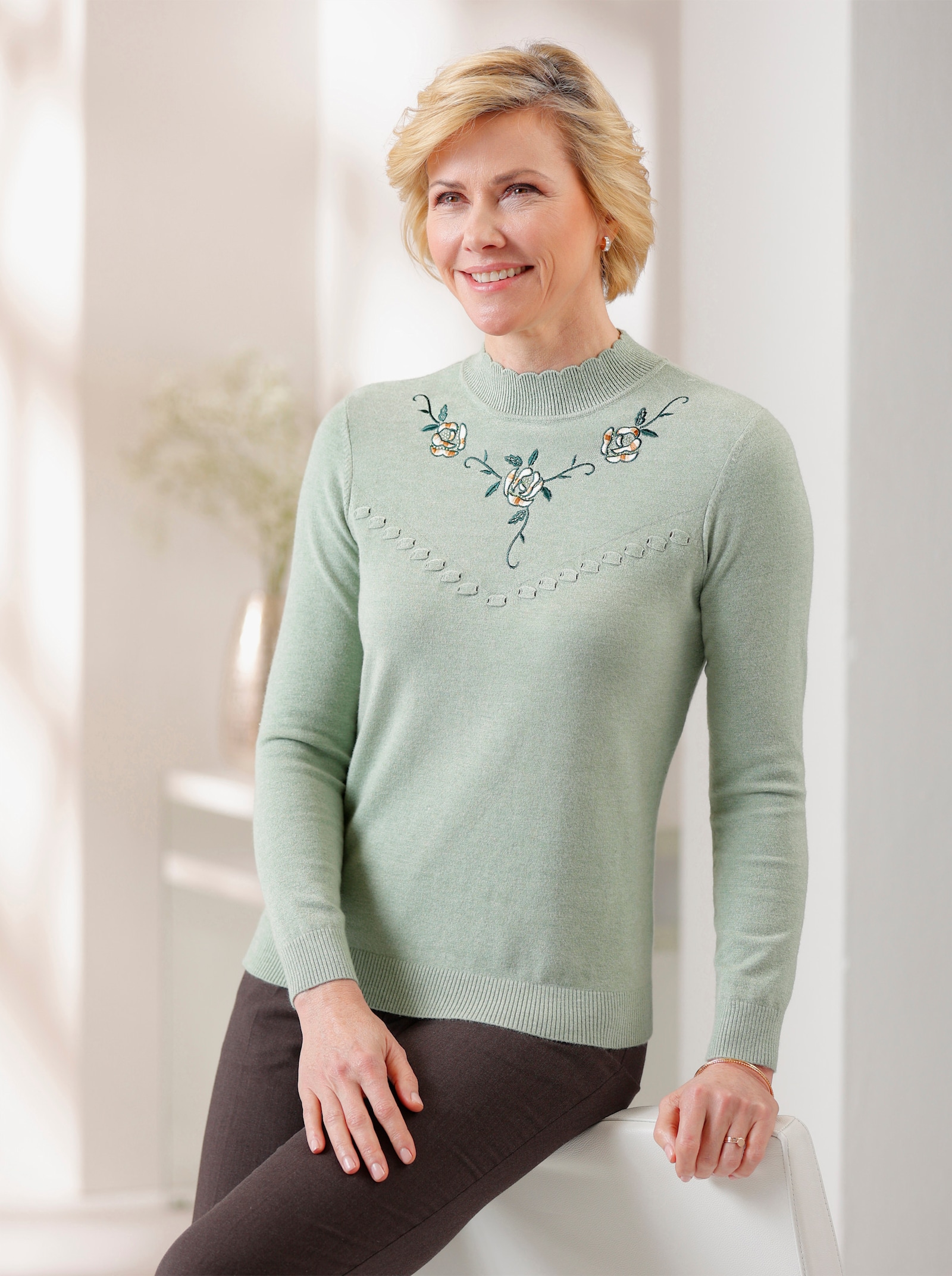 Stehkragenpullover mit Stickerei - eucalyptus-meliert