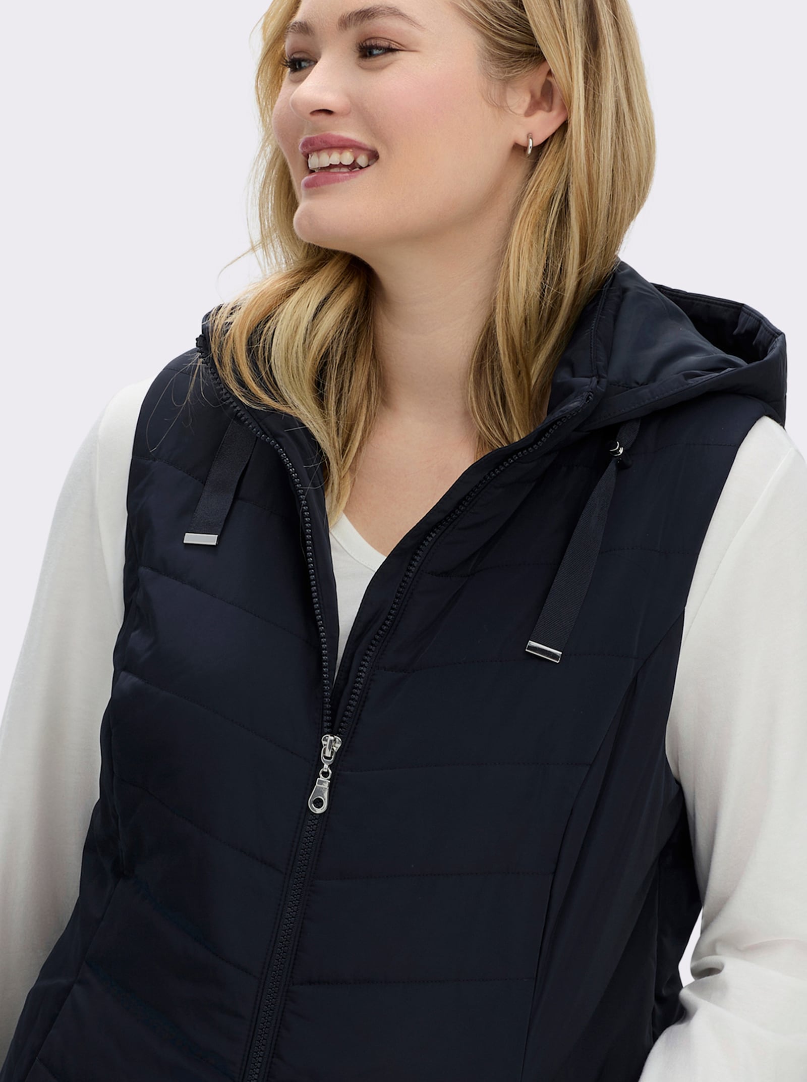 sheego Steppweste mit Kapuze und Stehkragen - tiefblau