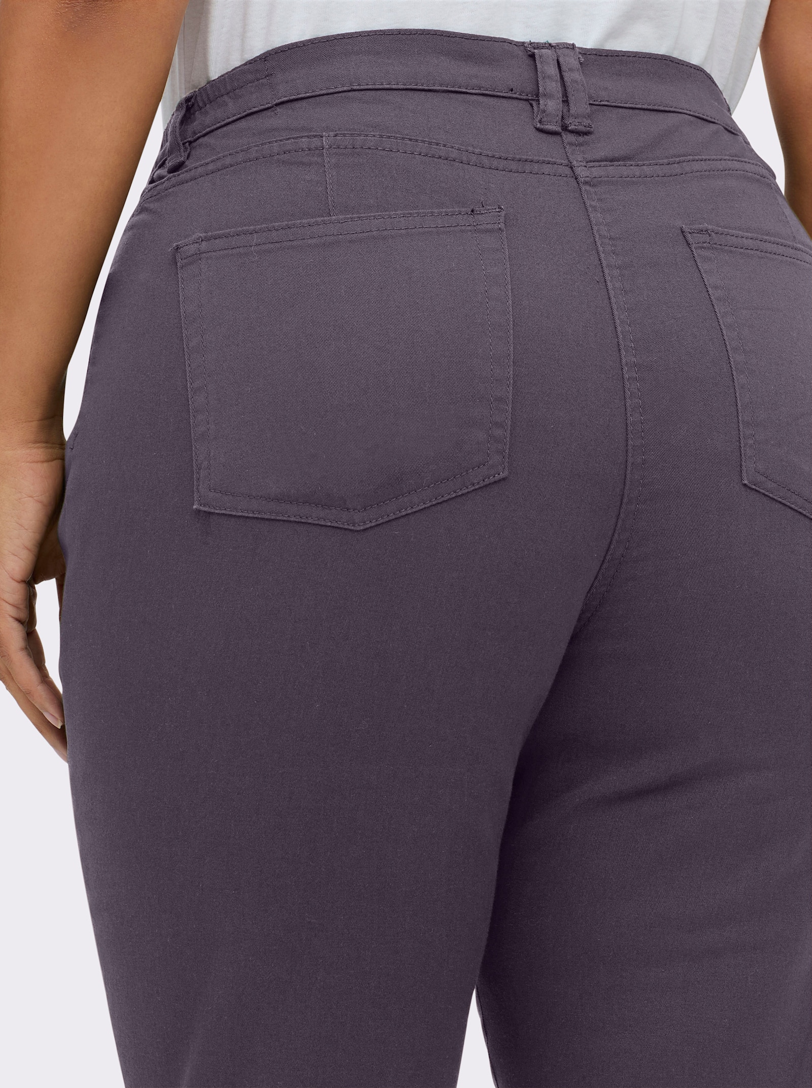 Stretch-Hose mit Nieten an den Taschen - lavendel