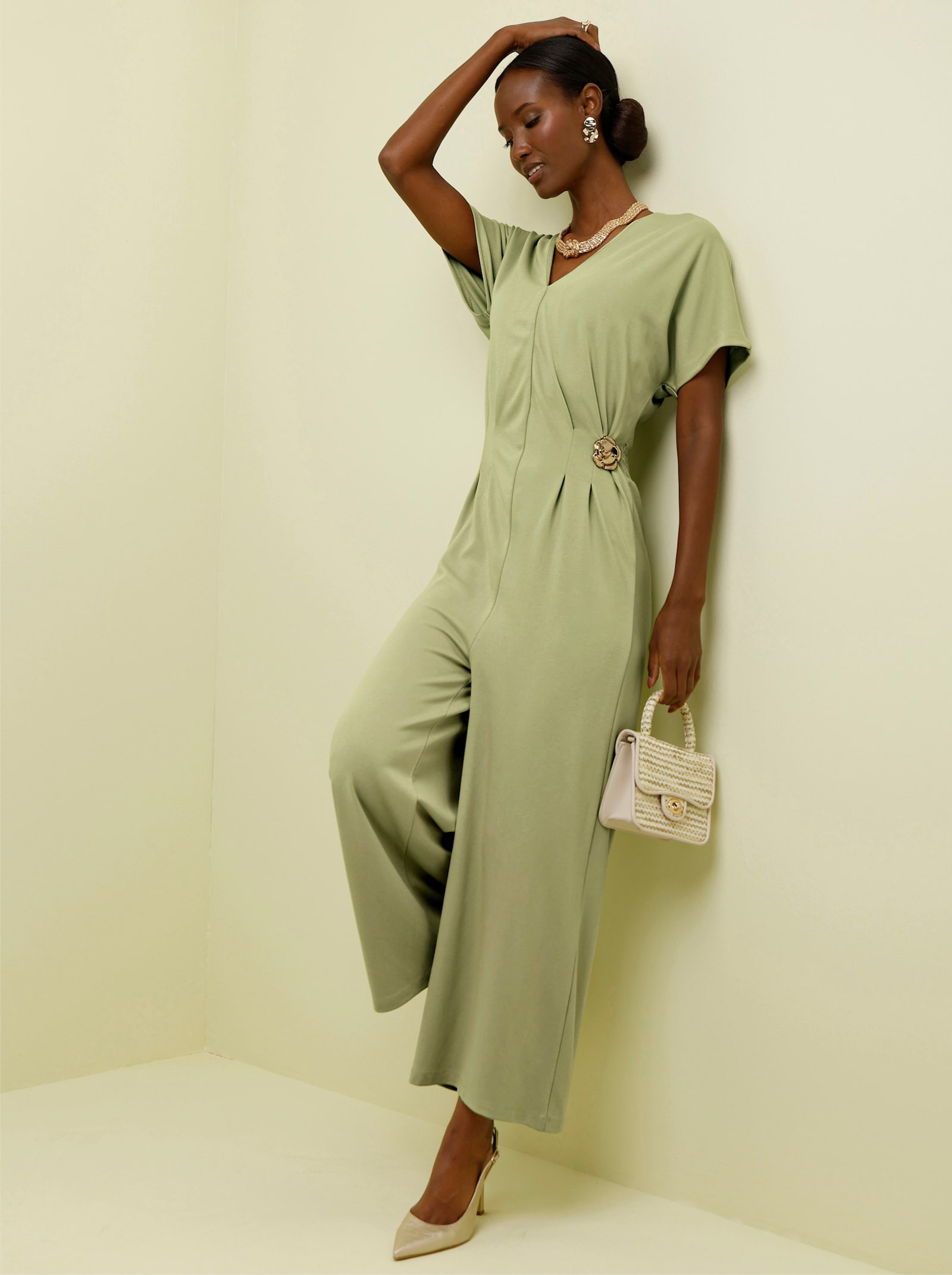 Jumpsuit mit Smokpartie hinten - lindgrün