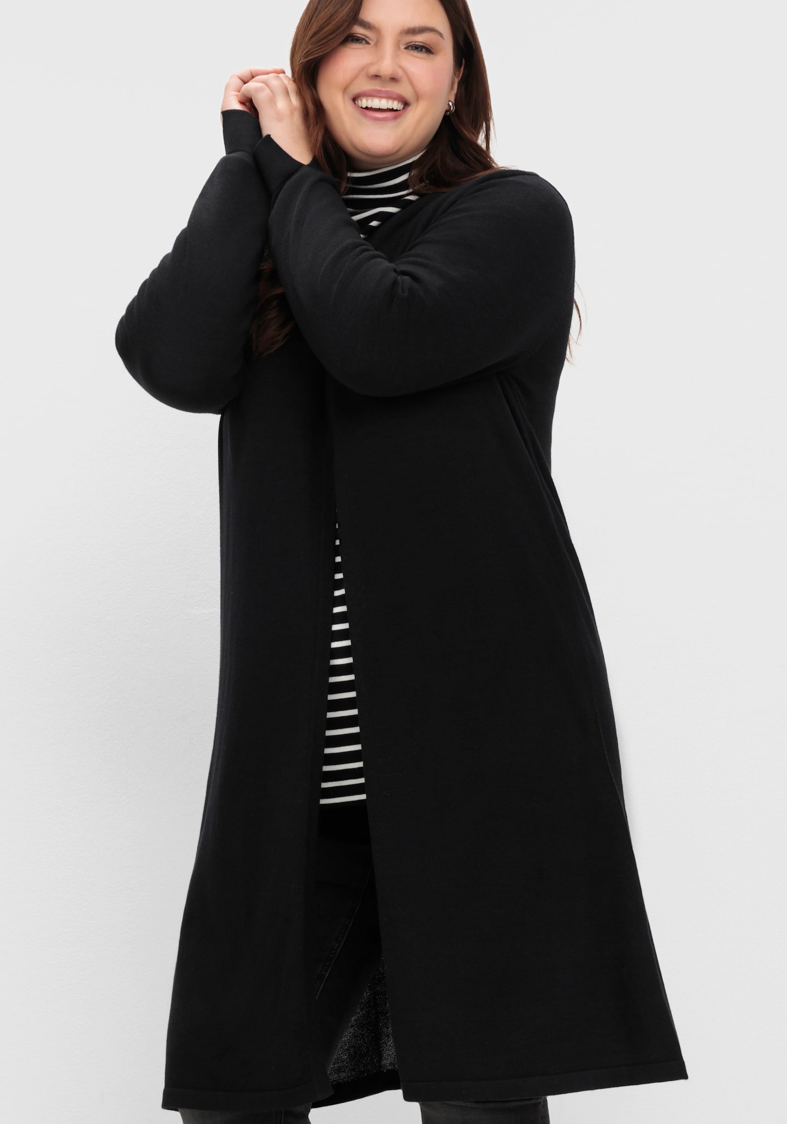 sheego Longpullover mit langem Schlitz vorne - schwarz