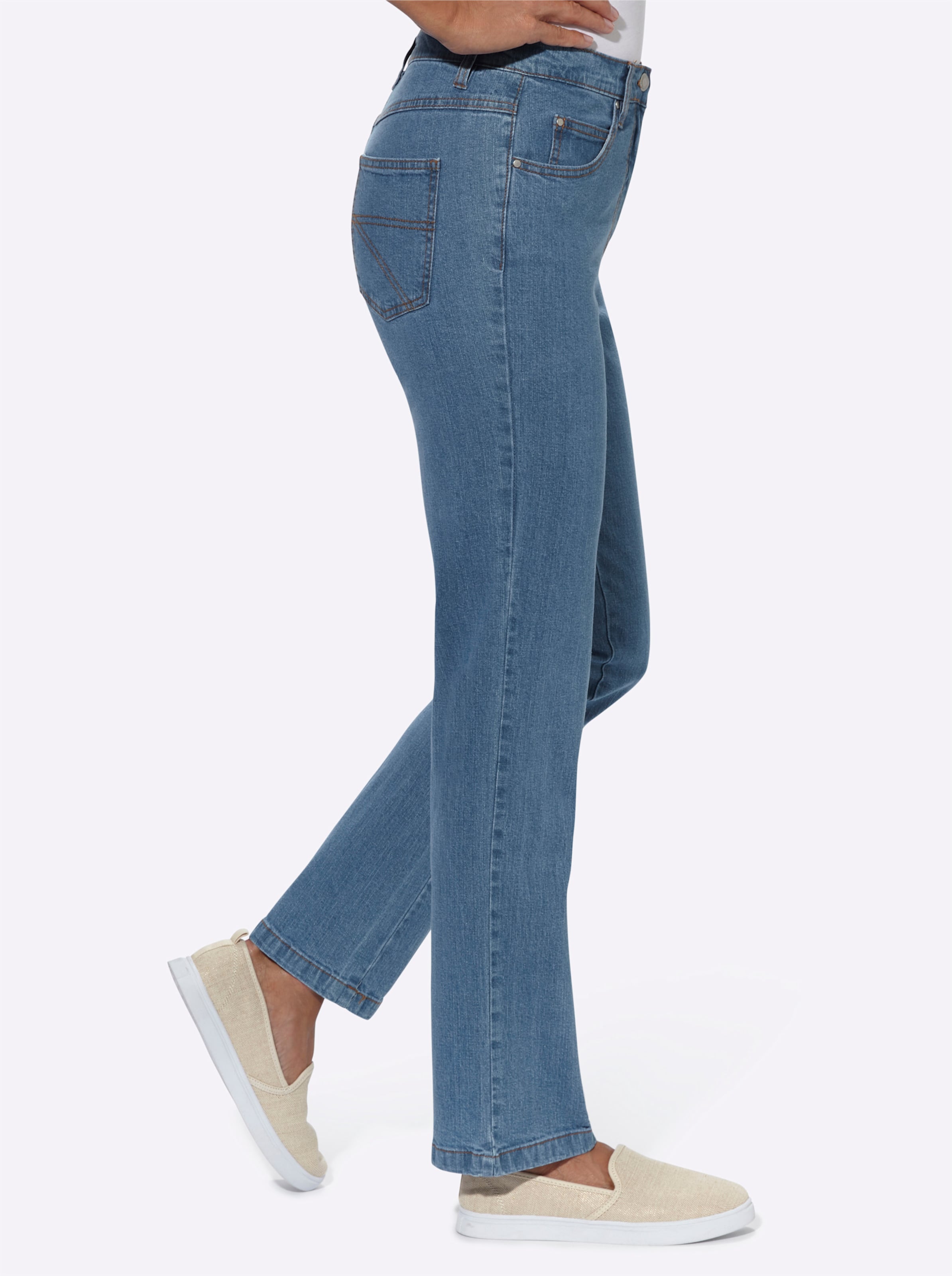 Stretch günstig Kaufen-5-Pocket-Jeans in blue-bleached von heine. 5-Pocket-Jeans in blue-bleached von heine <![CDATA[Sitzt super dank Baumwoll-Stretch: Klassische 5-Pocket Jeans mit stiltypischen Kontrastnähten. Rückwärtiger Sattel für die optimale Passform. Fußweite ca. 4