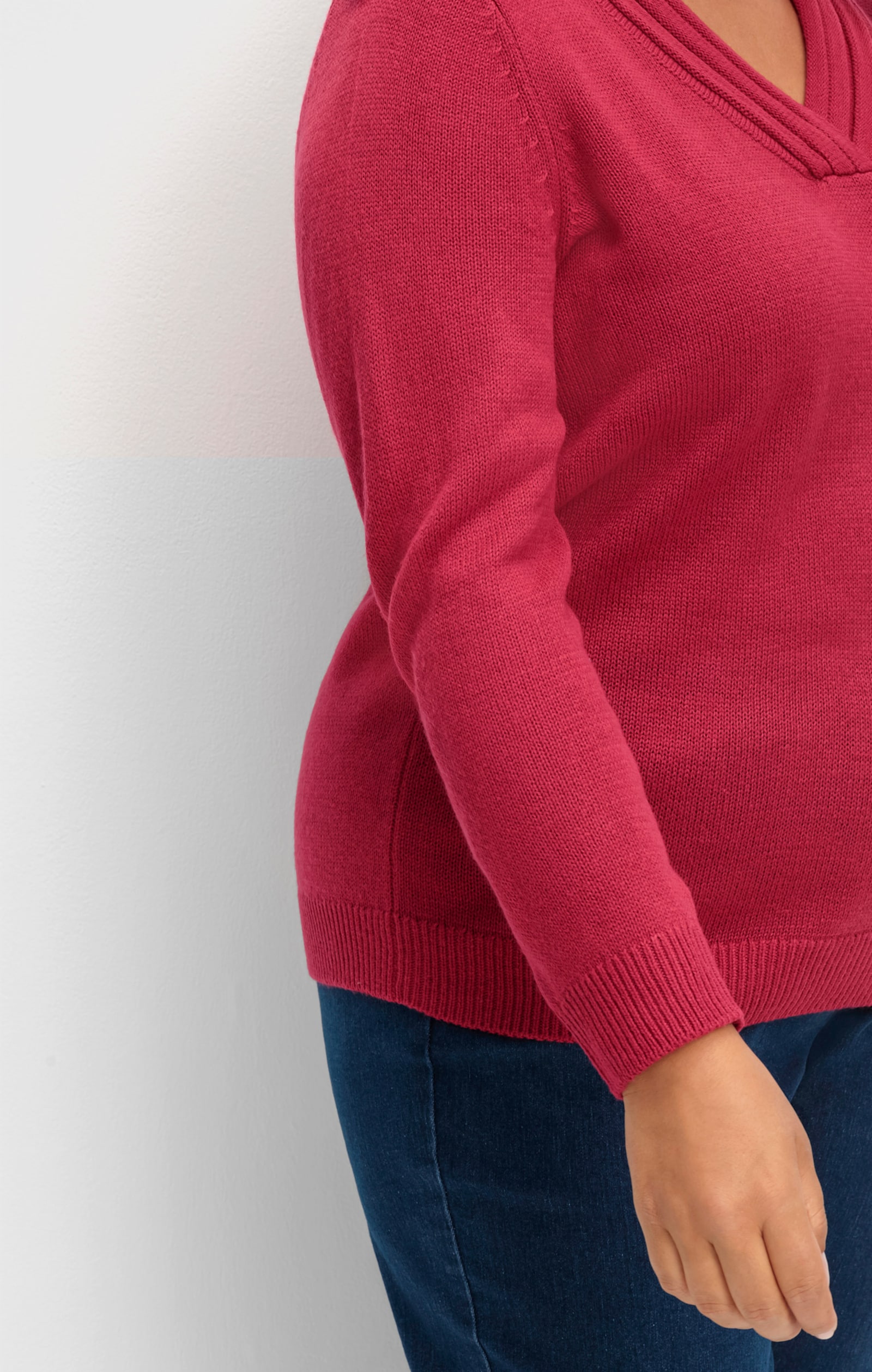 V-Ausschnitt-Pullover mit Rollkante - himbeere