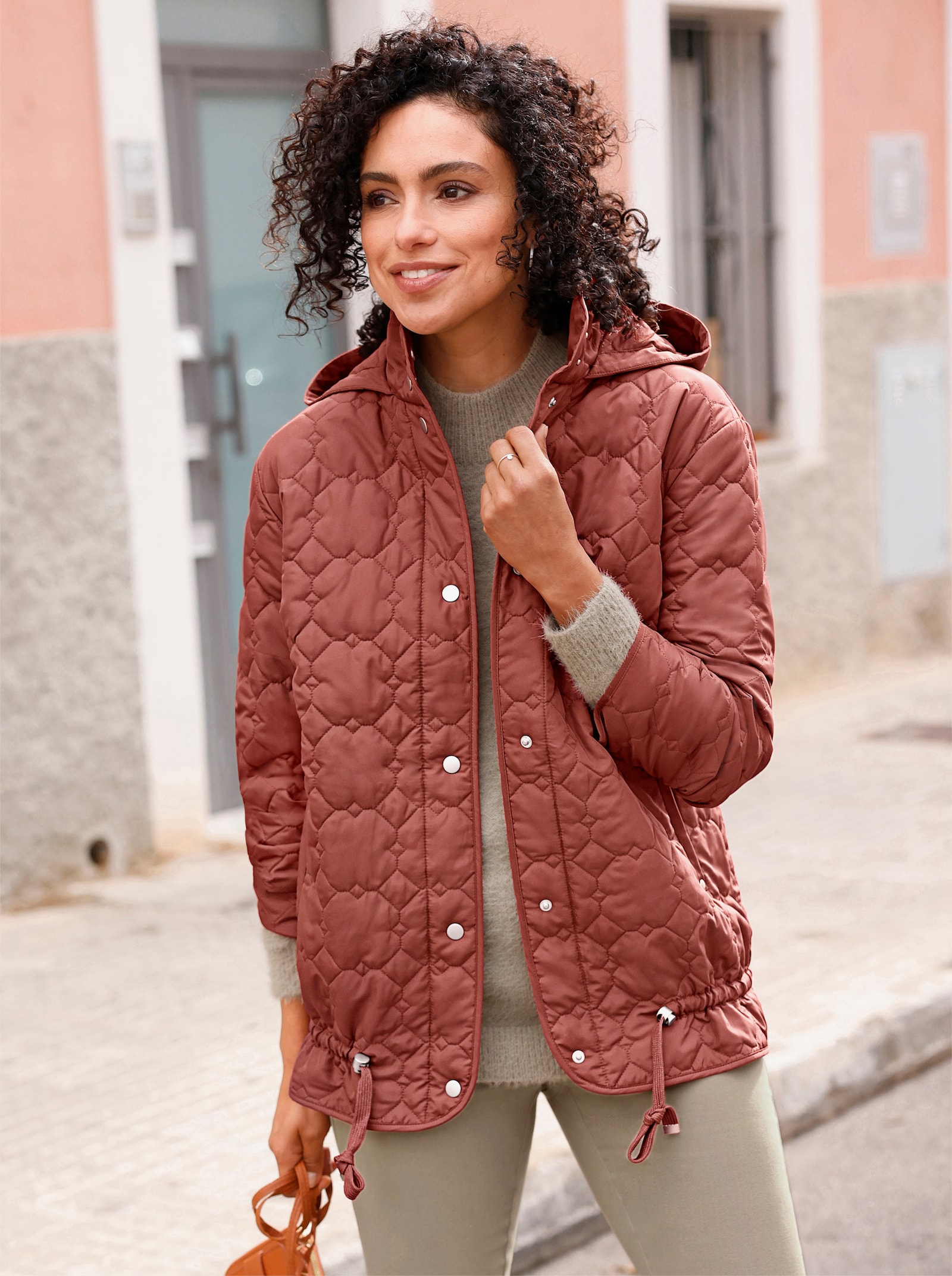 Steppjacke mit Tunnelzug im Saum - rotbraun