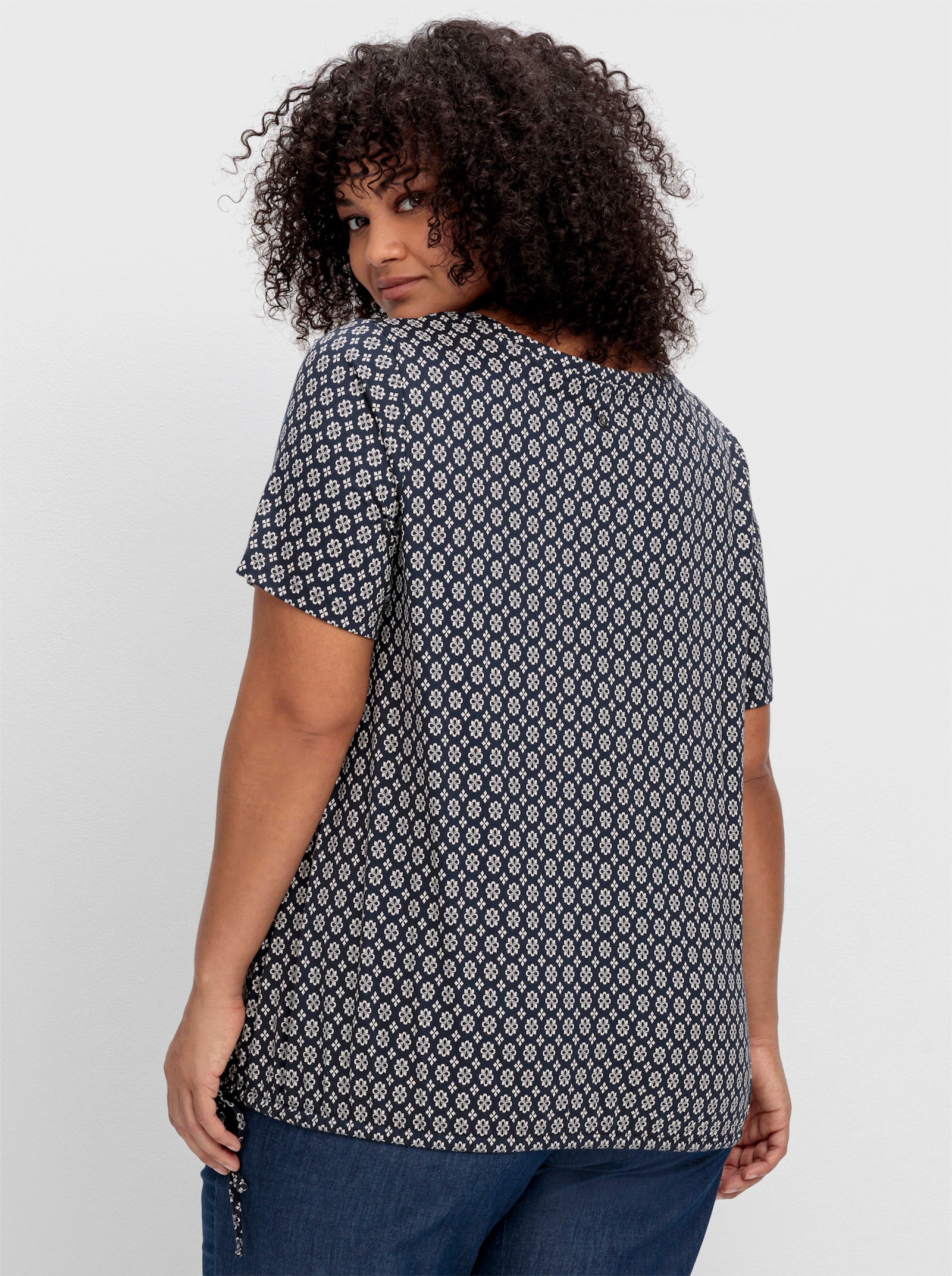 sheego T-shirt met decoratief ornamentpatroon - nachtblauw gedessineerd