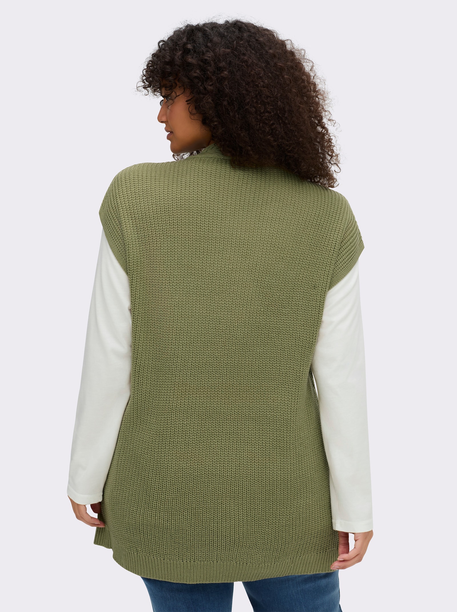 Strickweste mit Zopfmuster vorne - schilf