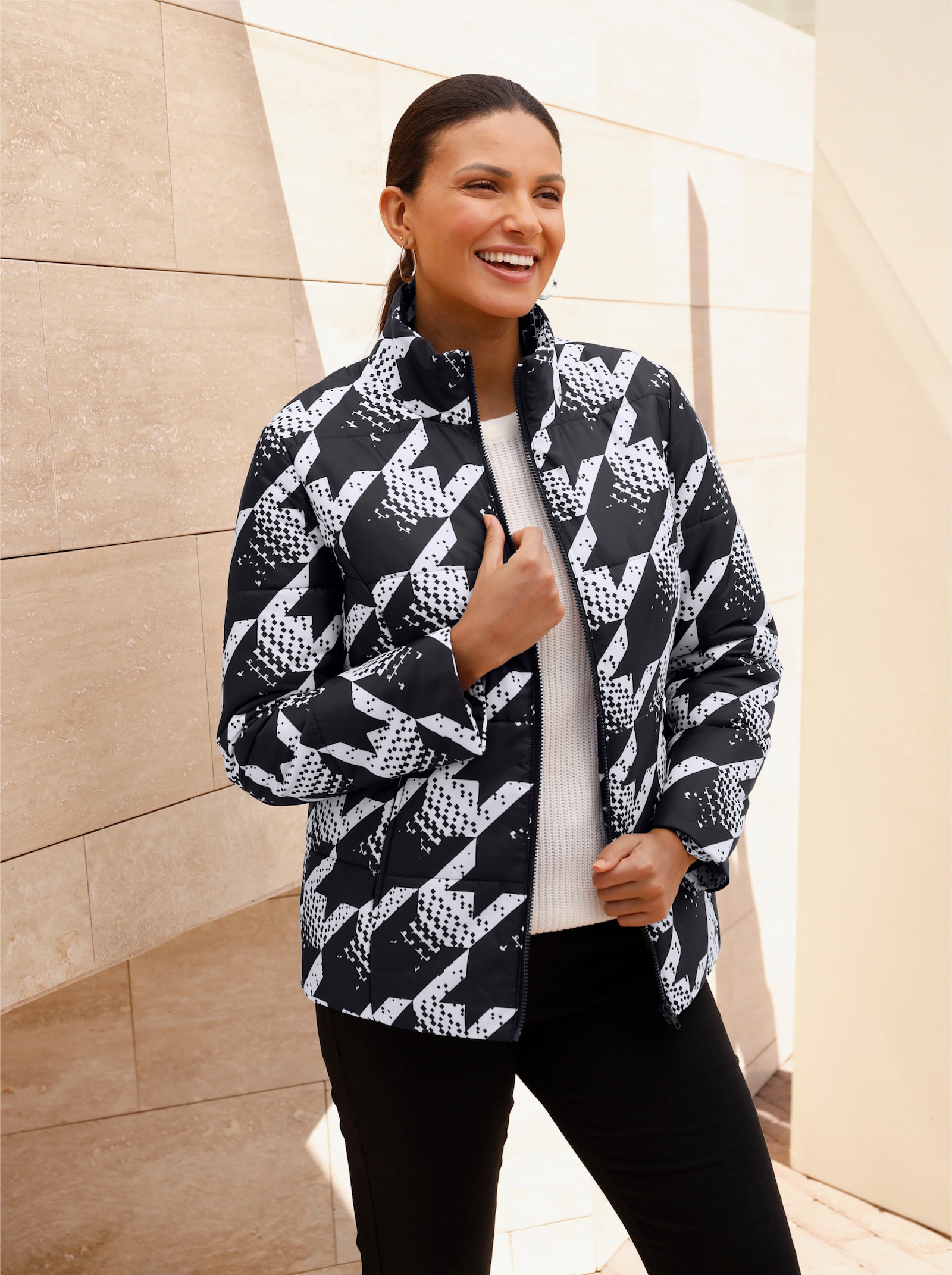 Prošívaná bunda se vzorem pepito - černá-ecru-potisk