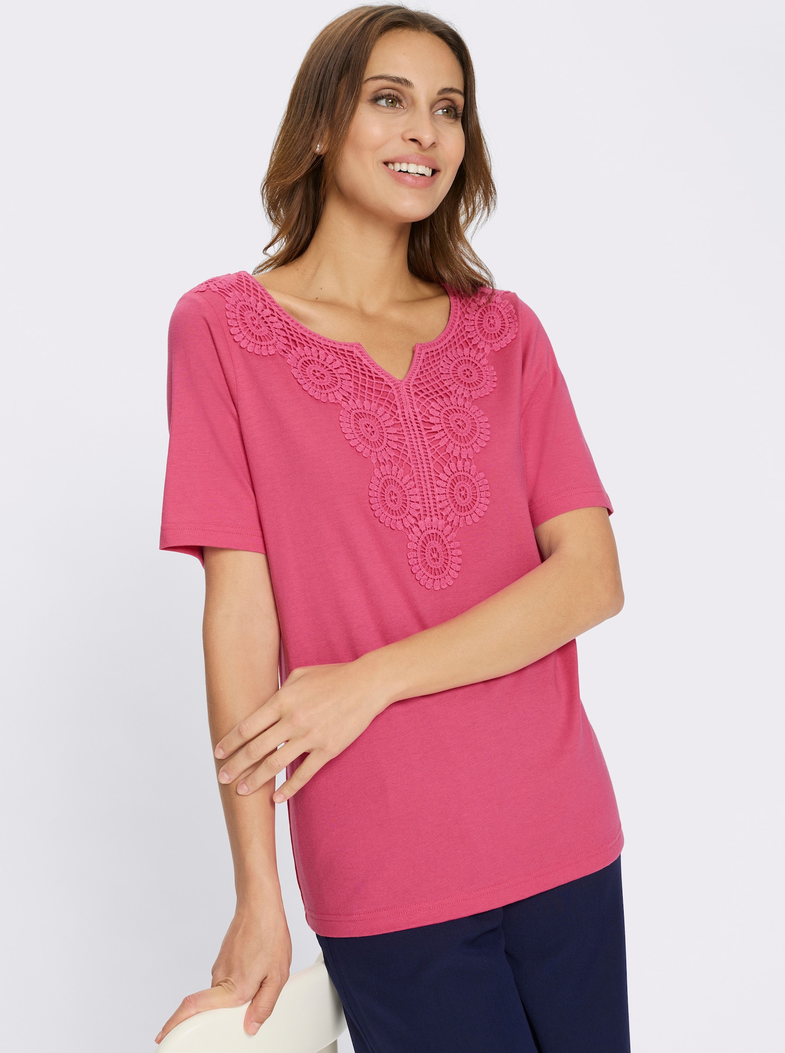 Kurzarmshirt mit Spitzen-Verzierung - fuchsia