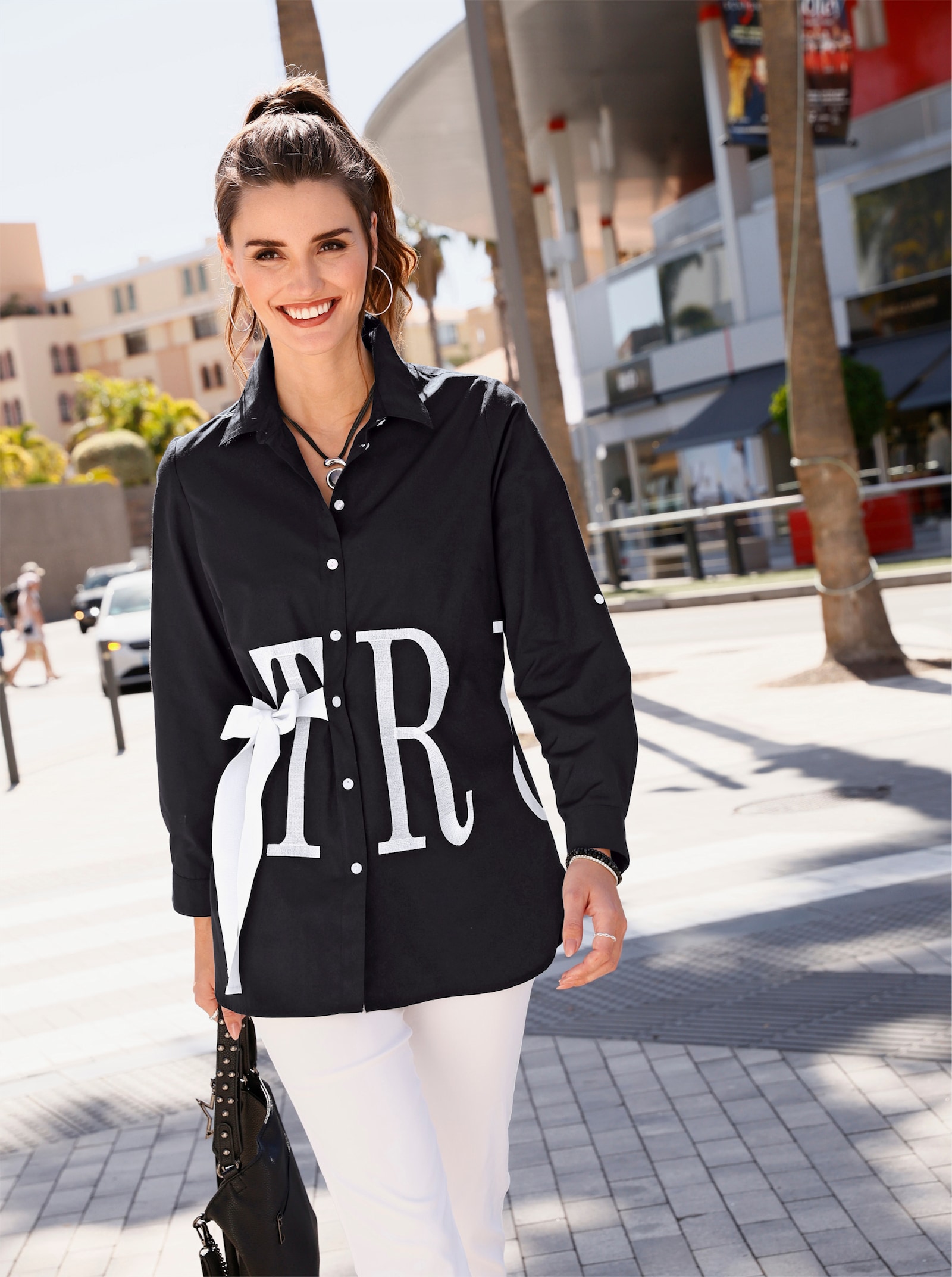 Longbluse mit Stickerei-Schriftzug - schwarz-weiß