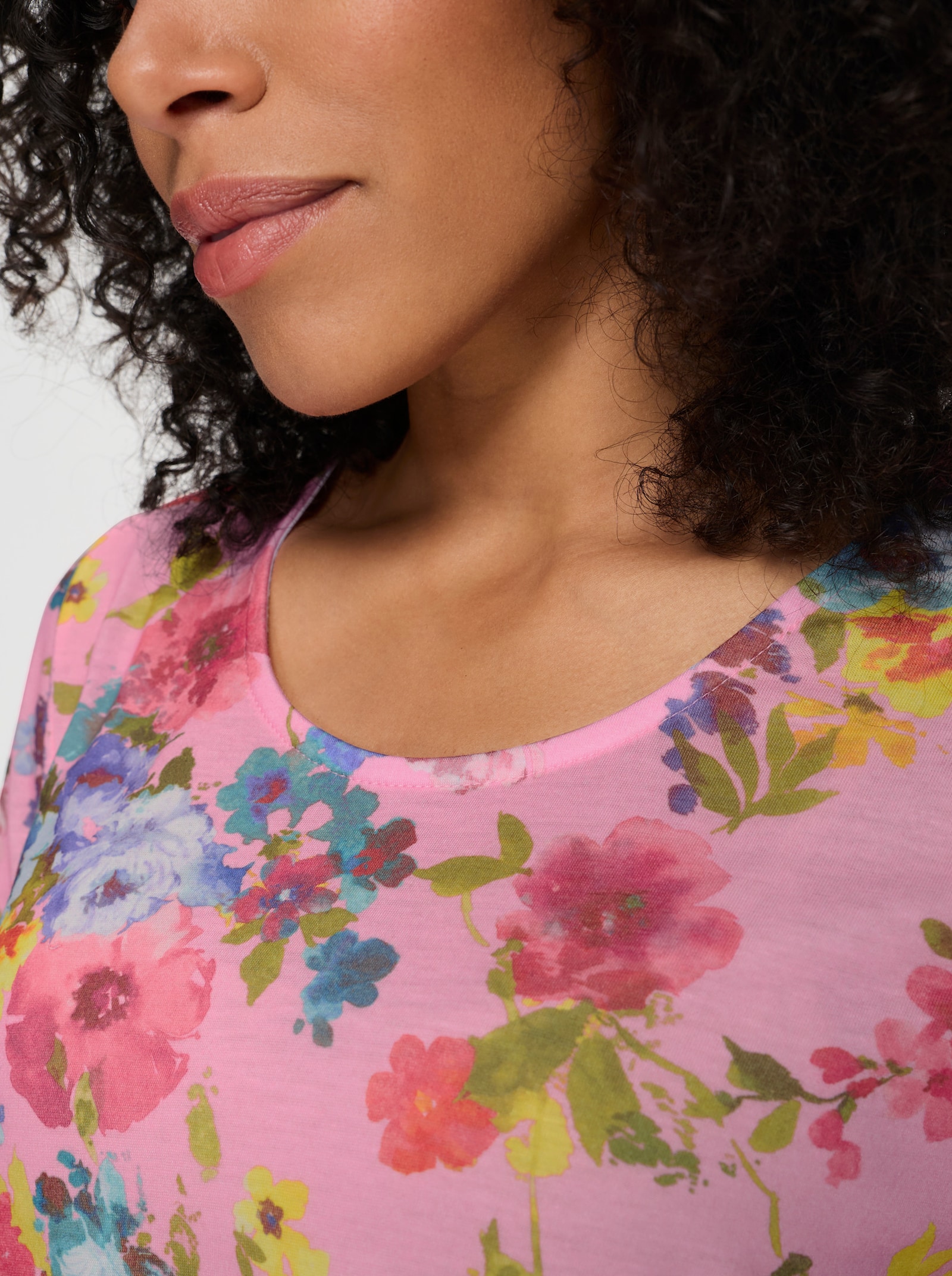 Shirt met ronde hals en bloemetjesprint rondom - oudroze/fuchsia bedrukt
