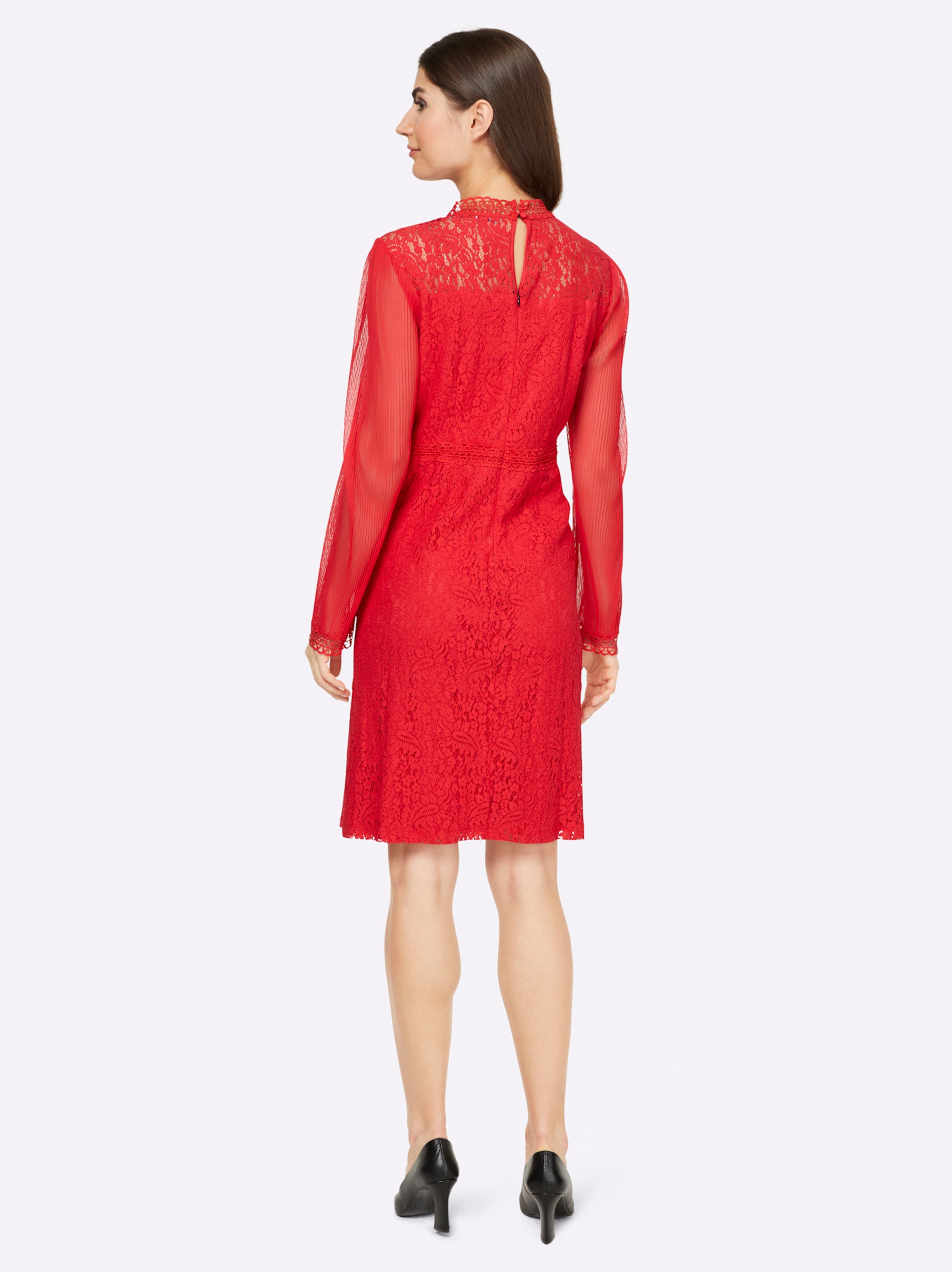 Plissee Kleid günstig Kaufen-Spitzenkleid in rot von heine. Spitzenkleid in rot von heine <![CDATA[Spitzen-Kleid Edler Style mit ausdrucksstarker Spitze. Blickdicht unterlegt. Modischer Stehkragen und leicht transparente Ärmel in Plissee-Qualität. Nahtfeiner Reißverschluss und Kno