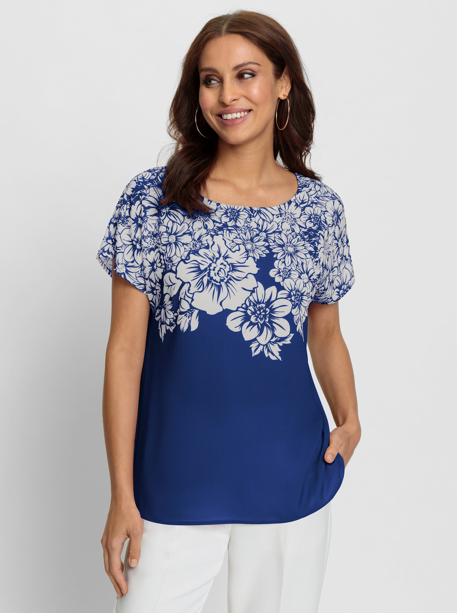 Comfortabele blouse met bloemenprint - koningsblauw/wit bedrukt