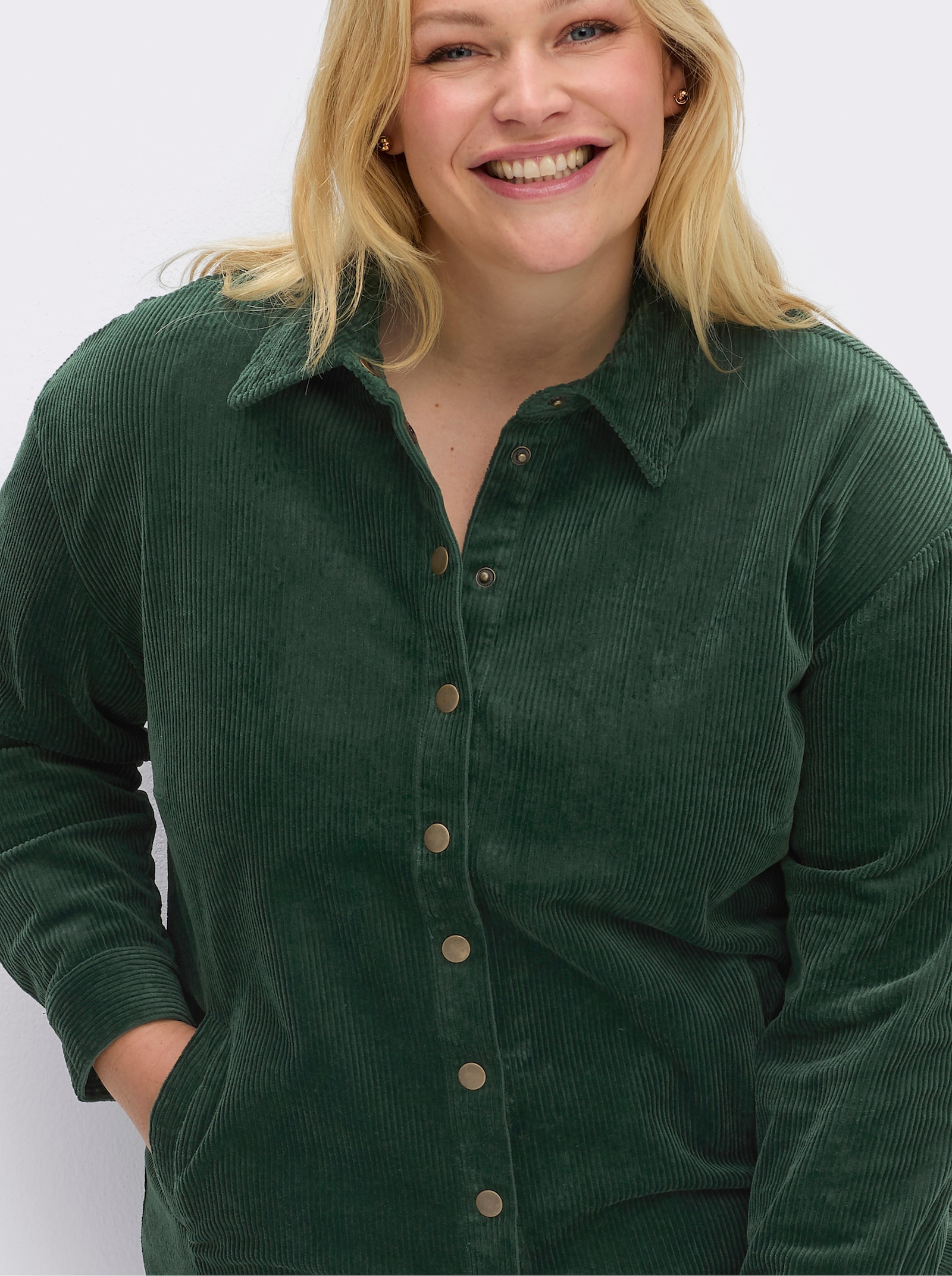 sheego Hemdbluse aus Cord, mit Taschen - moos