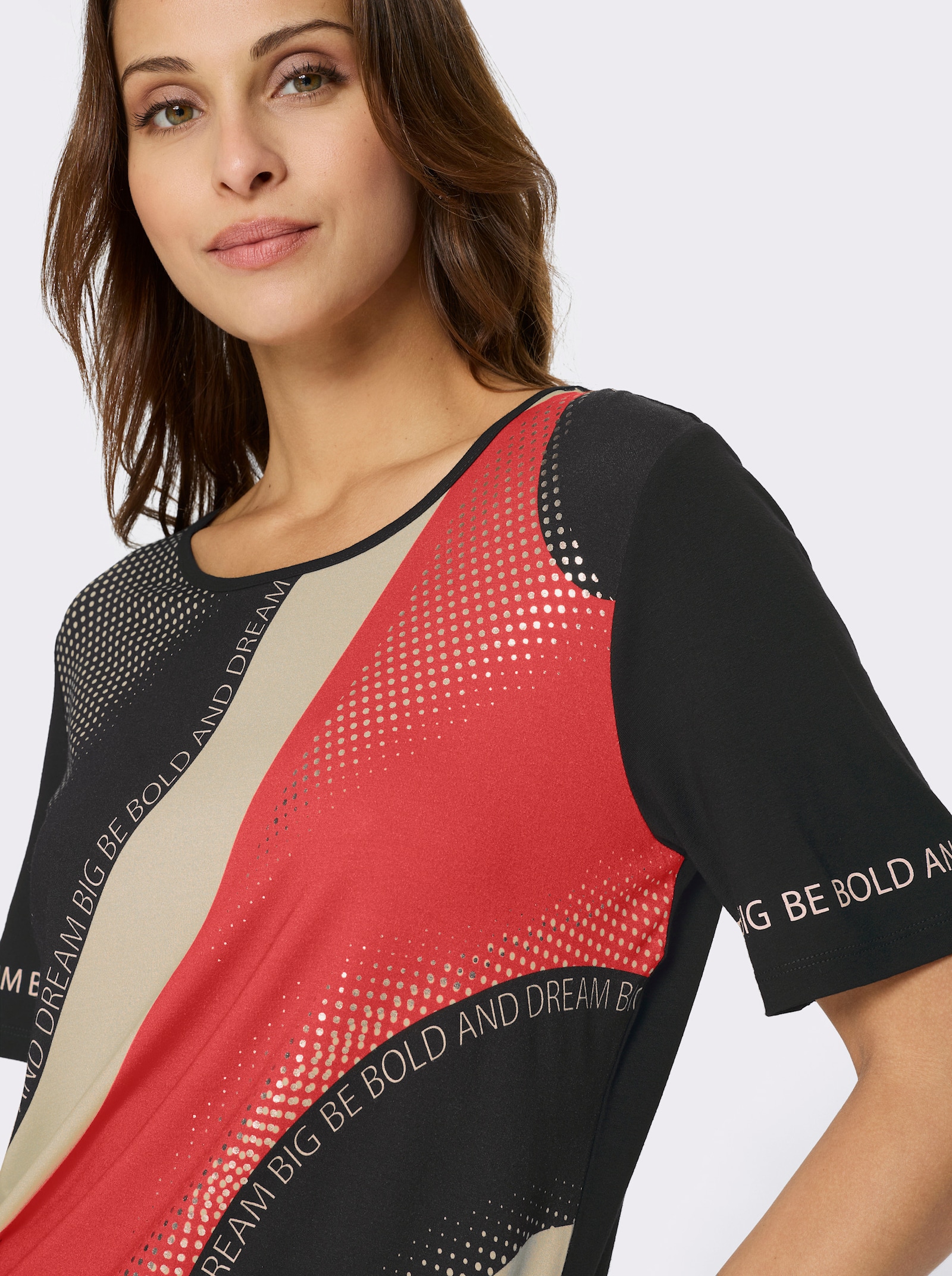 Kurzarmshirt mit einfarbigem Rückenteil - erdbeere-schwarz-bedruckt