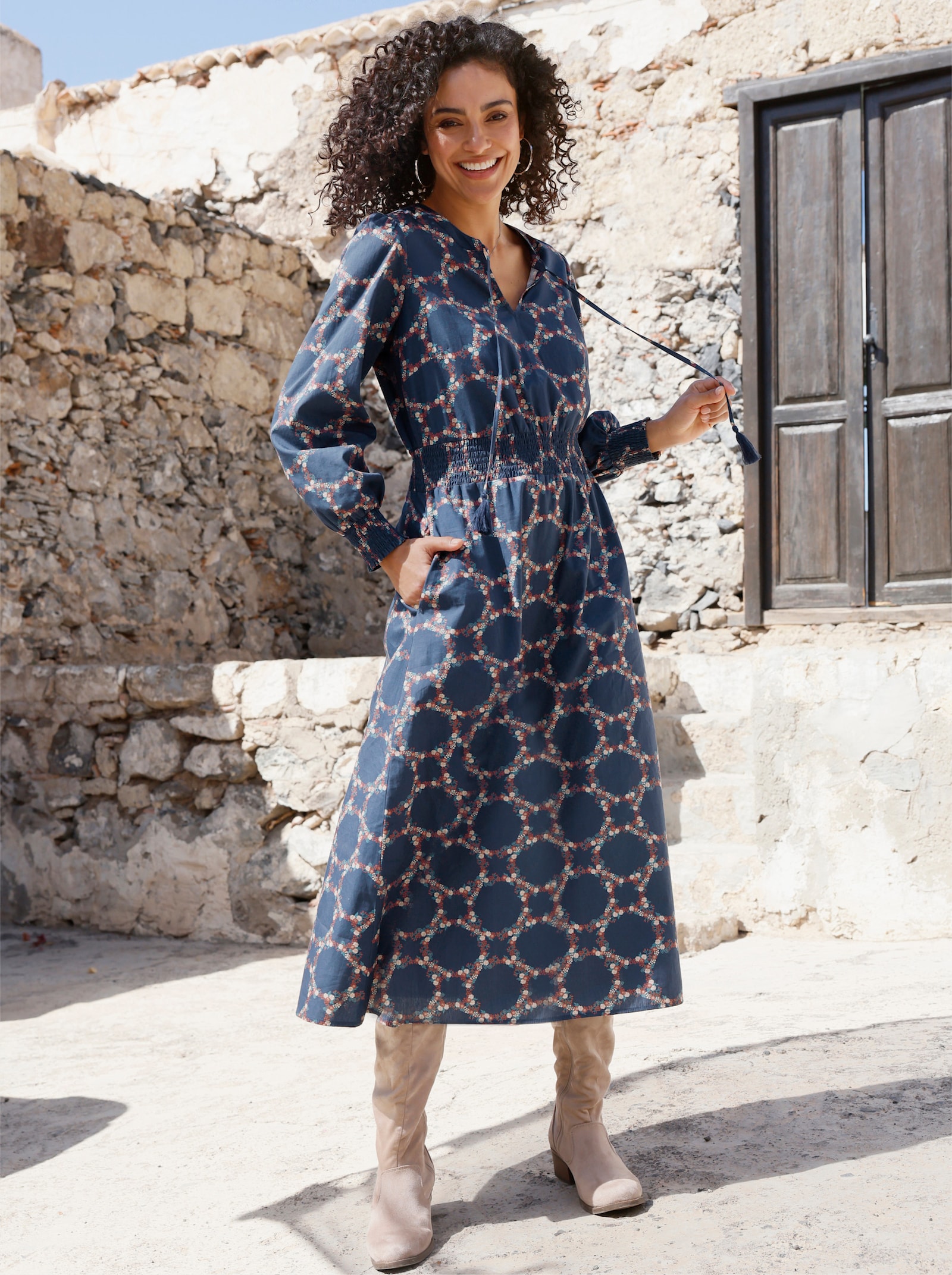 Baumwollkleid mit Smok-Details - rauchblau-rosenholz-bedruckt