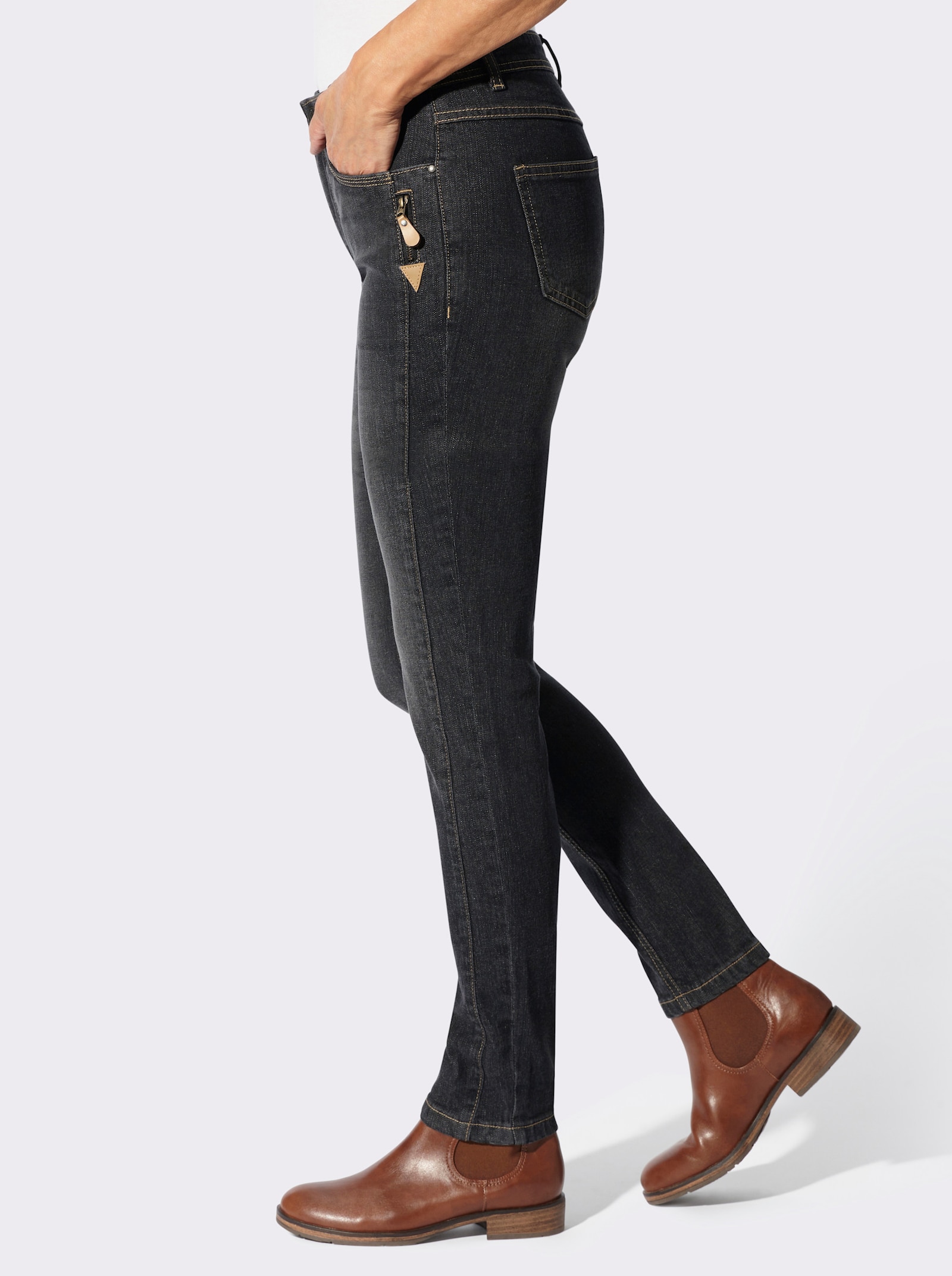 Jeans in modischer Waschung - black denim